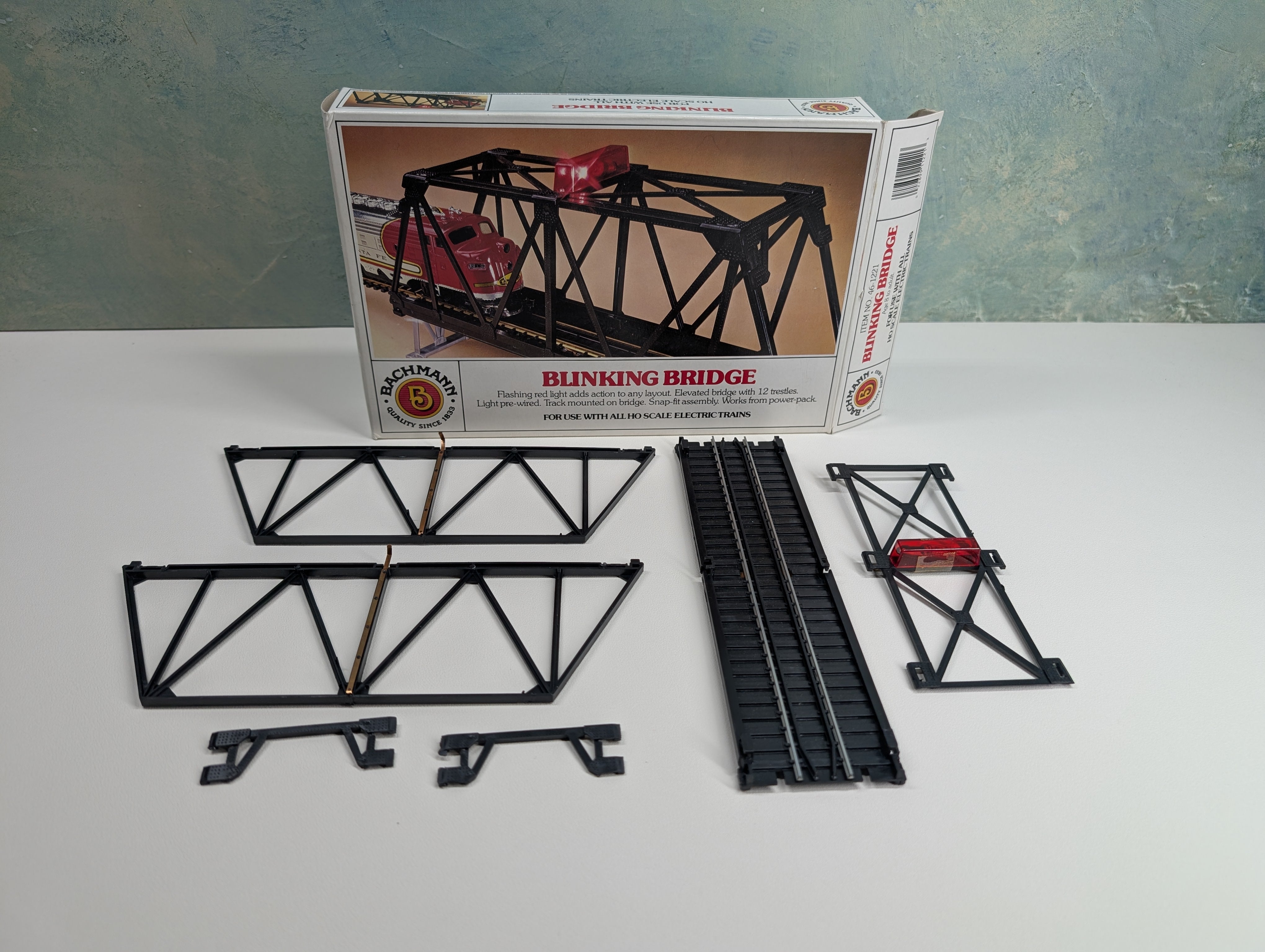 USED Bachmann #46-1221 HO Scale Blinking Bridge (tested) KIT
