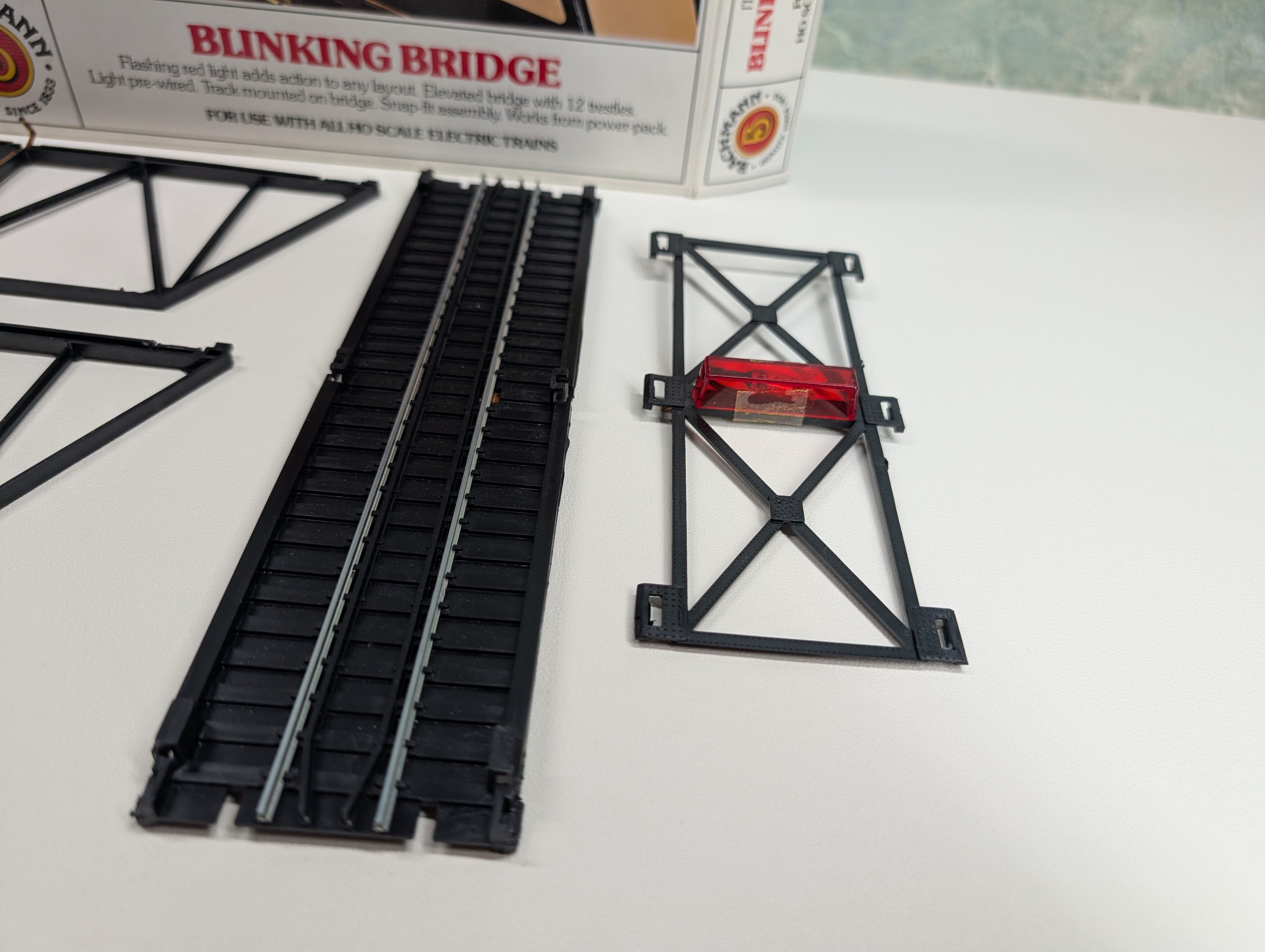 USED Bachmann #46-1221 HO Scale Blinking Bridge (tested) KIT