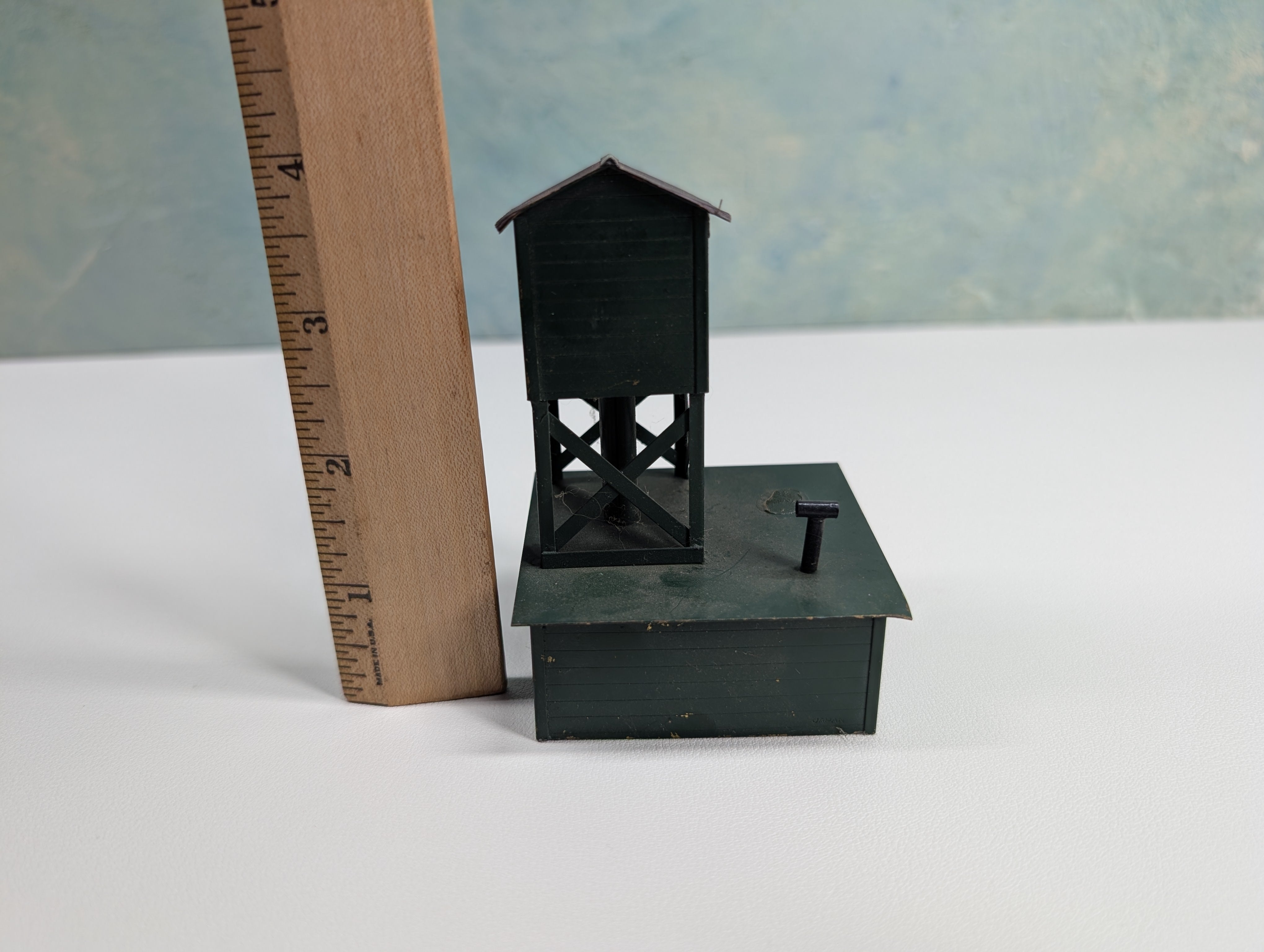 USED HO Scale Green Metal Old Time Water Tower