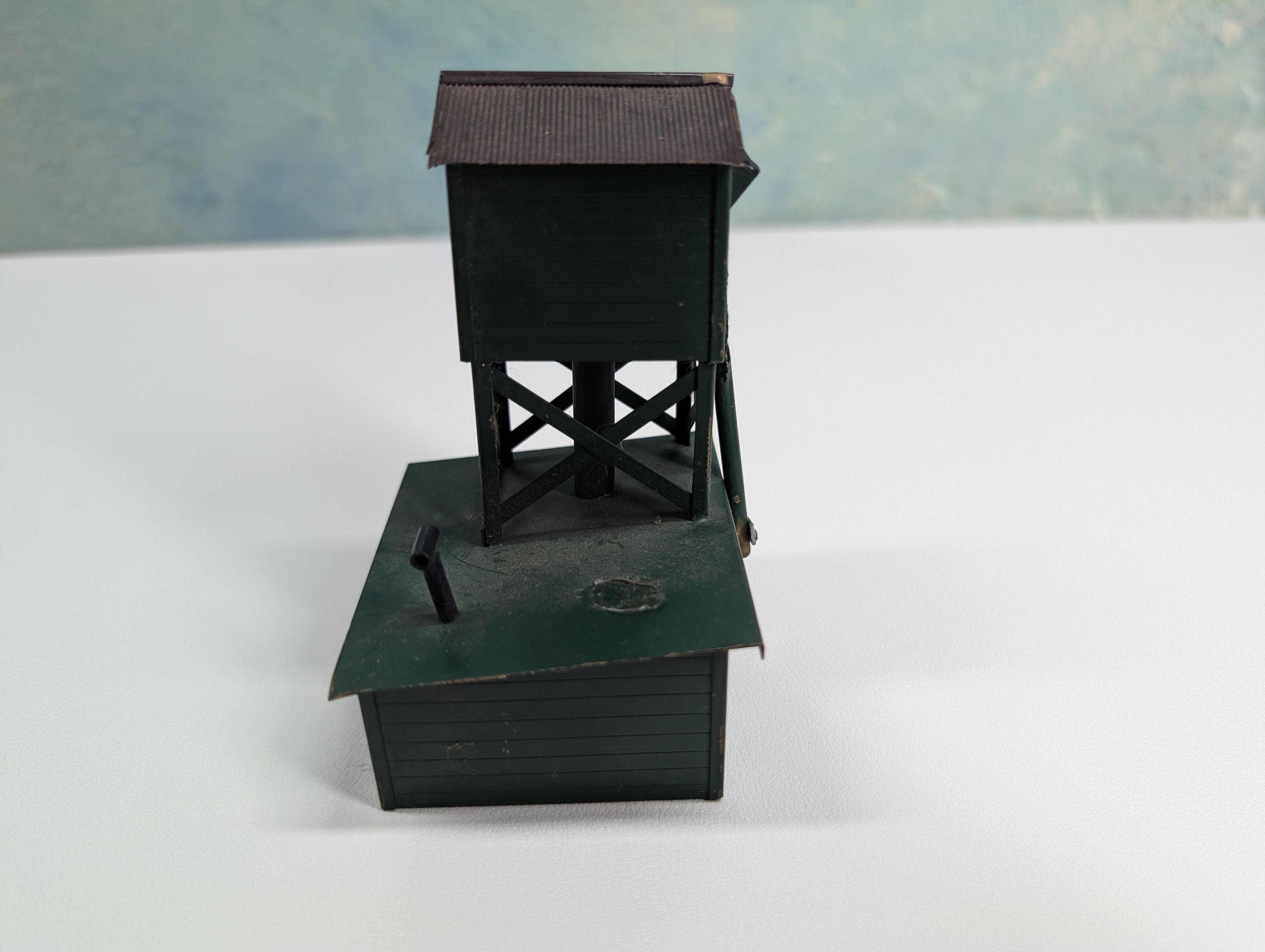 USED HO Scale Green Metal Old Time Water Tower