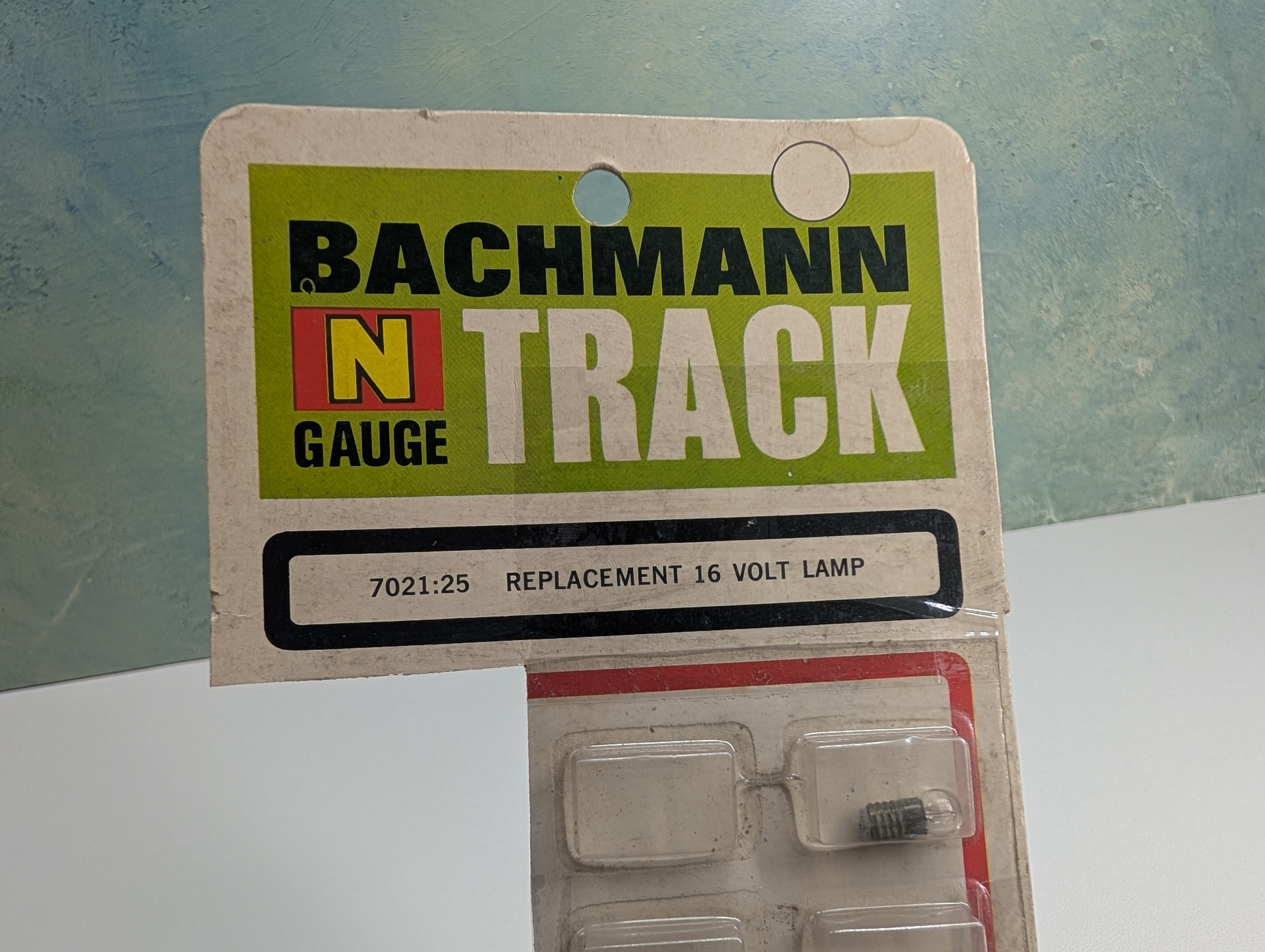 USED Bachmann N Scale Replacement 16V Lamp Bulbs (7 pcs)