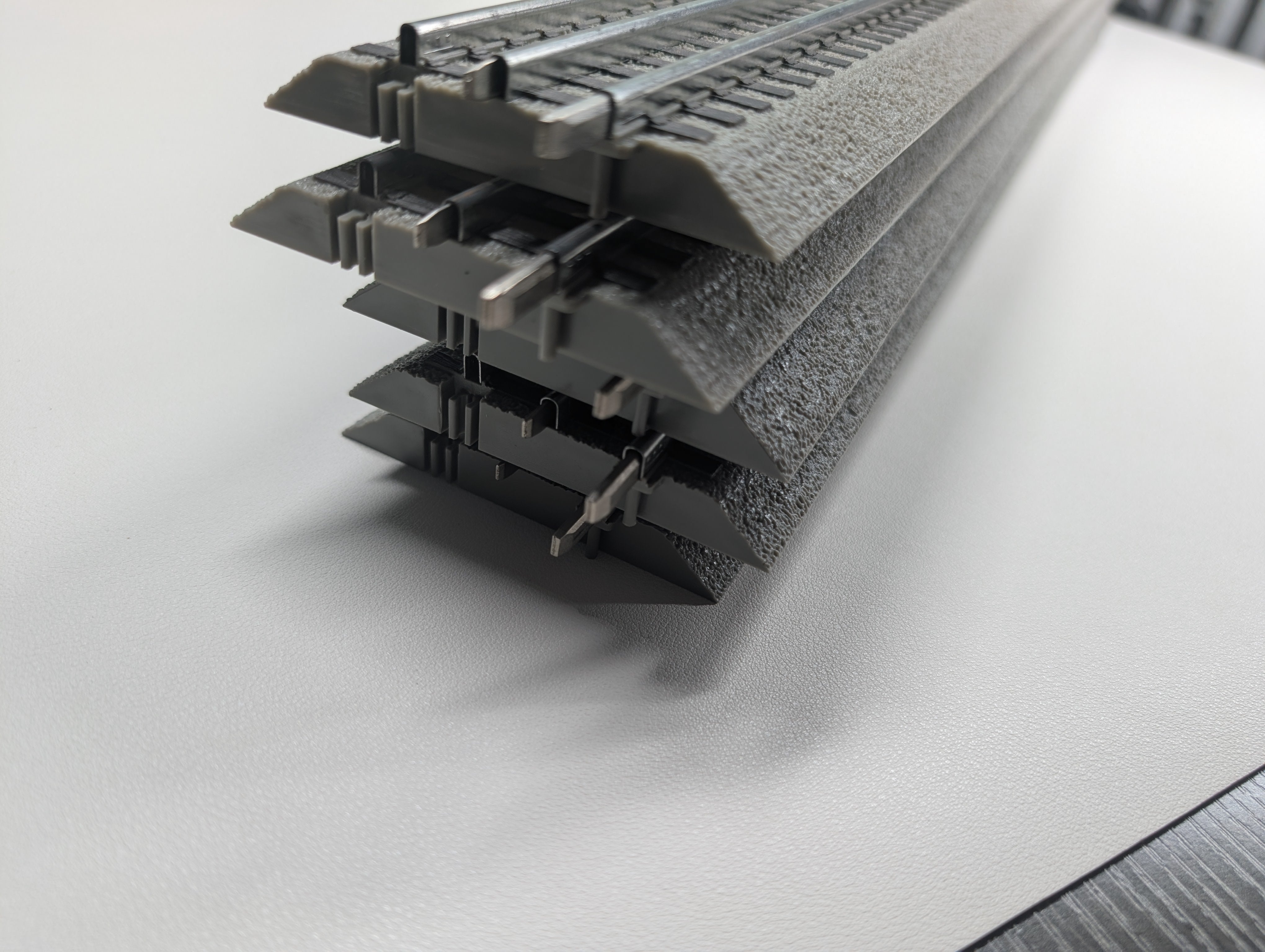 USED Lionel O Fastrack 30" Straight Track (5 pcs)