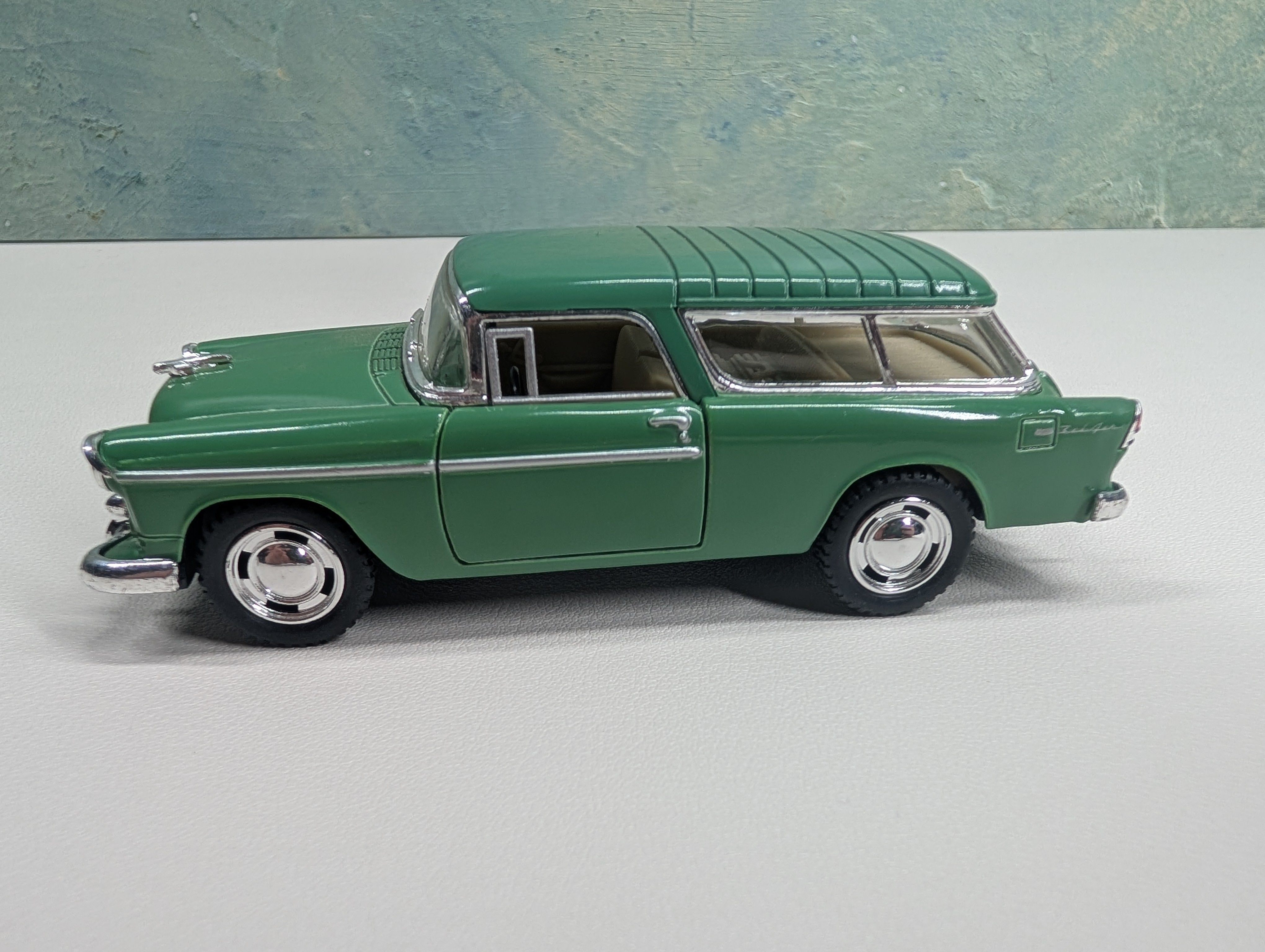 USED Kinsmart KT5331 1955 Chevy Nomad 1/40 Scale Green