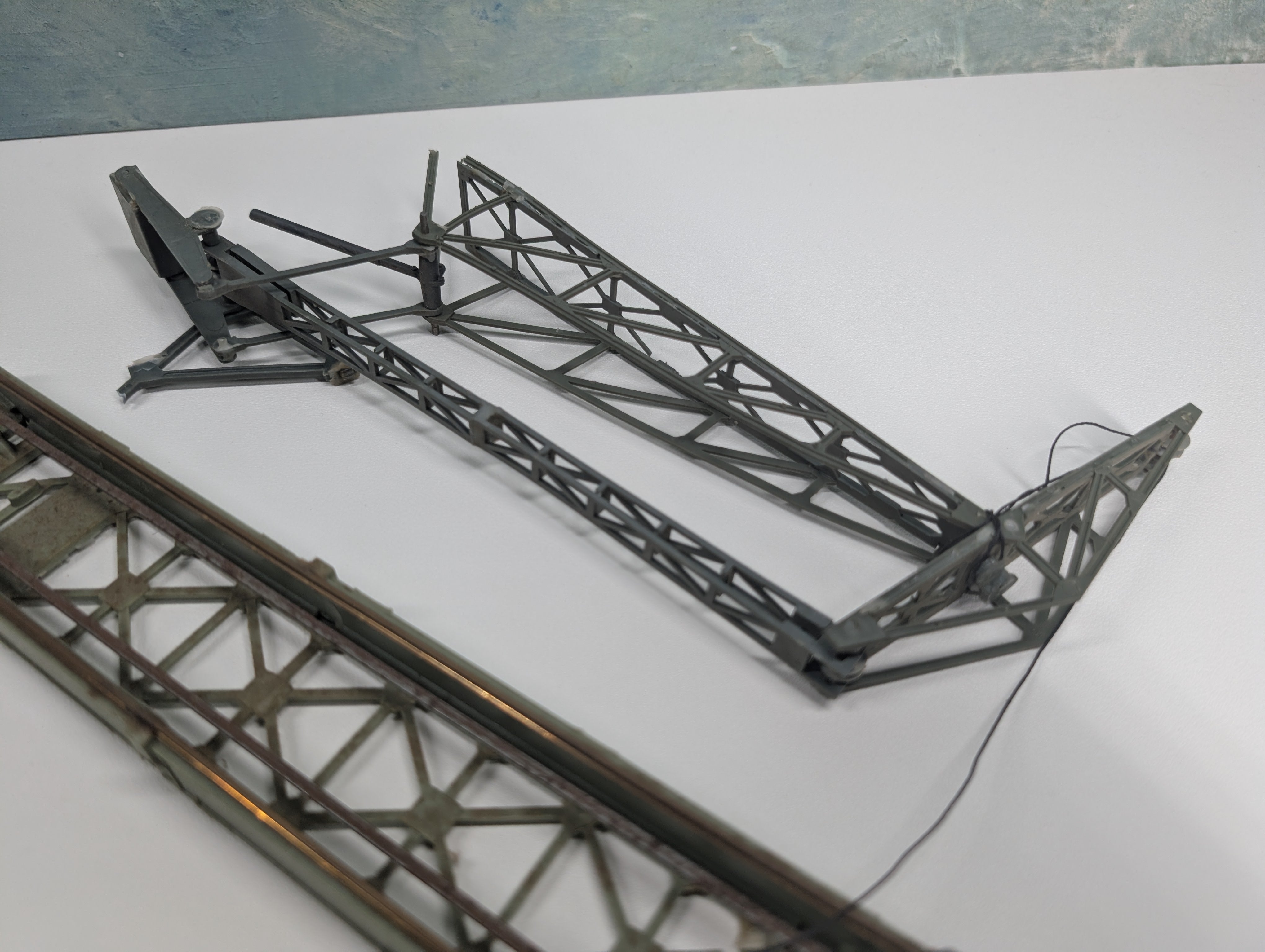 USED HO Scale Gantry Crane for Parts/Repair, Crane