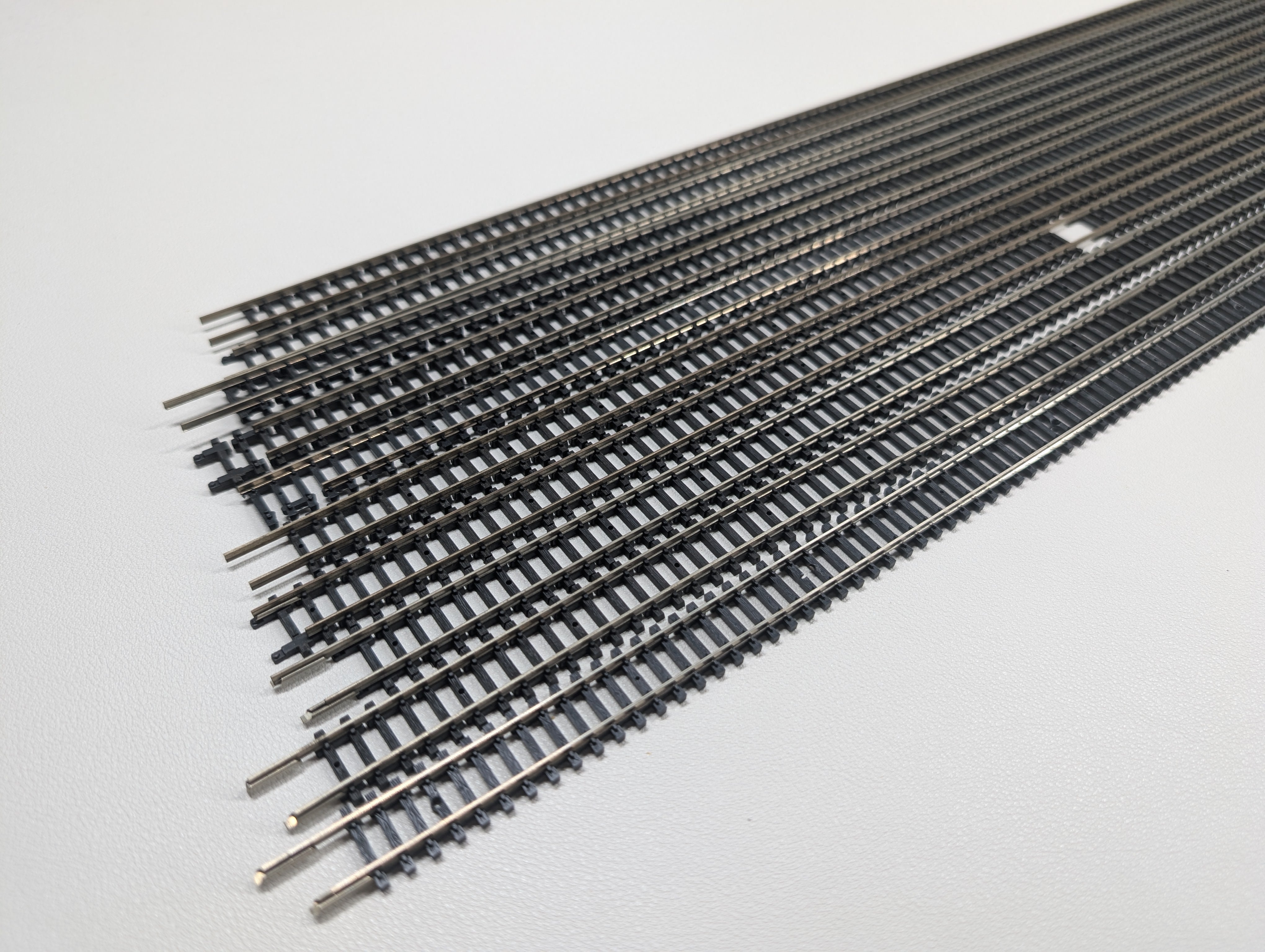 USED Atlas 2500 N Scale Superflex Track, 29.5" Flex Section, Code 80 (10 pieces)