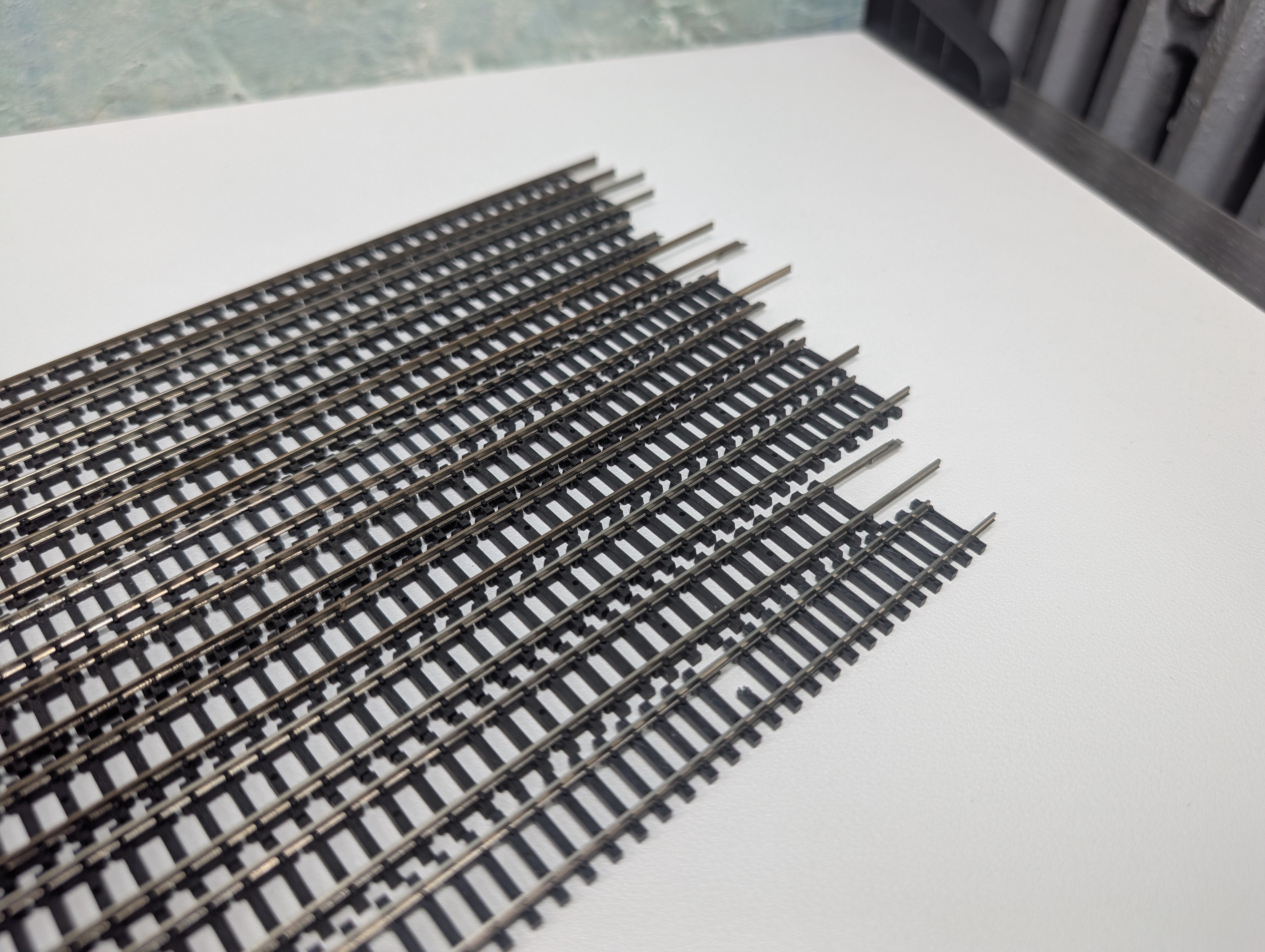 USED Atlas 2500 N Scale Superflex Track, 29.5" Flex Section, Code 80 (10 pieces)