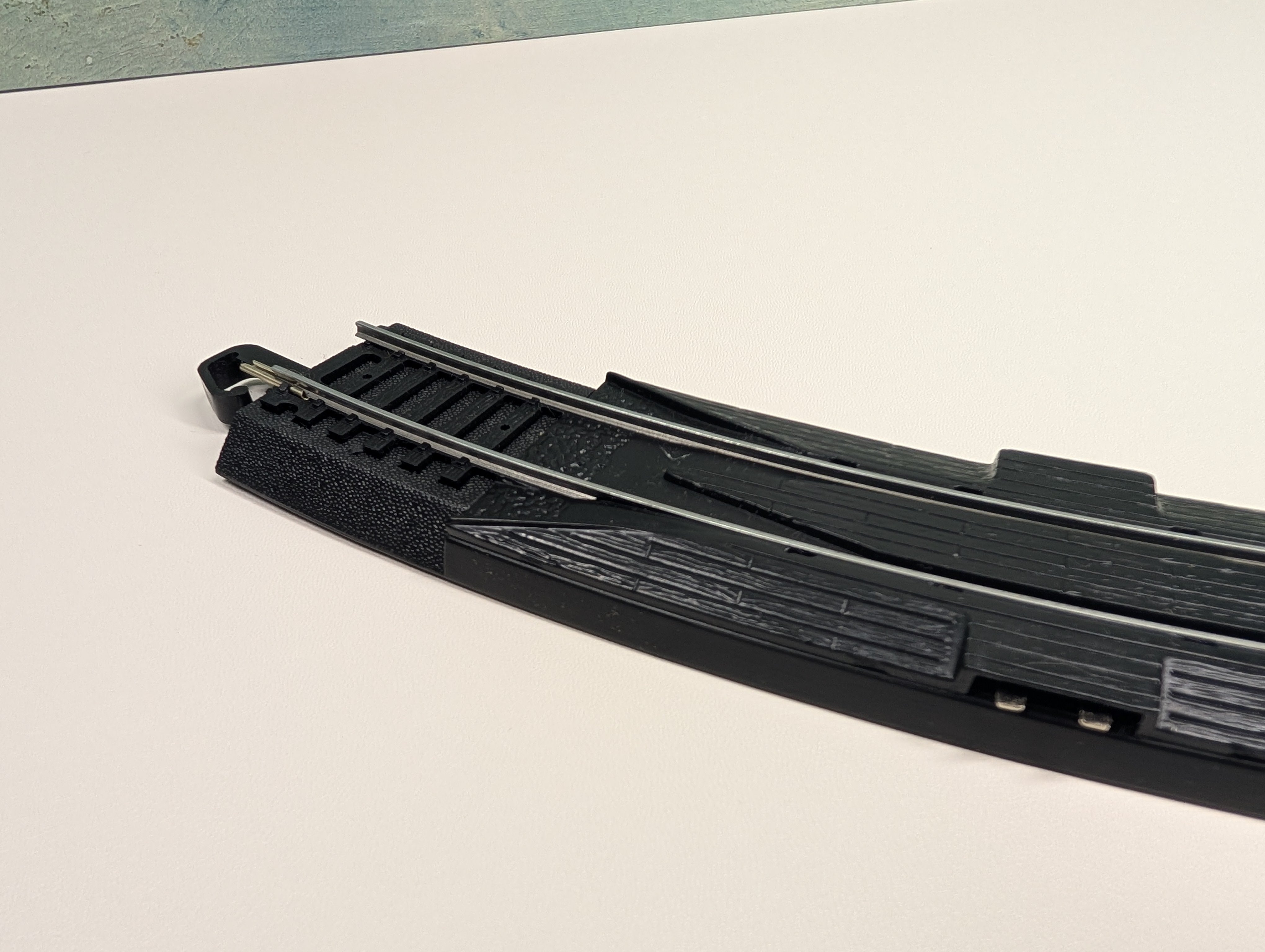 USED Bachmann HO Scale 18" Radius Terminal Rerailer Track, Black Roadbed, E-Z Track, Steel, Code 100