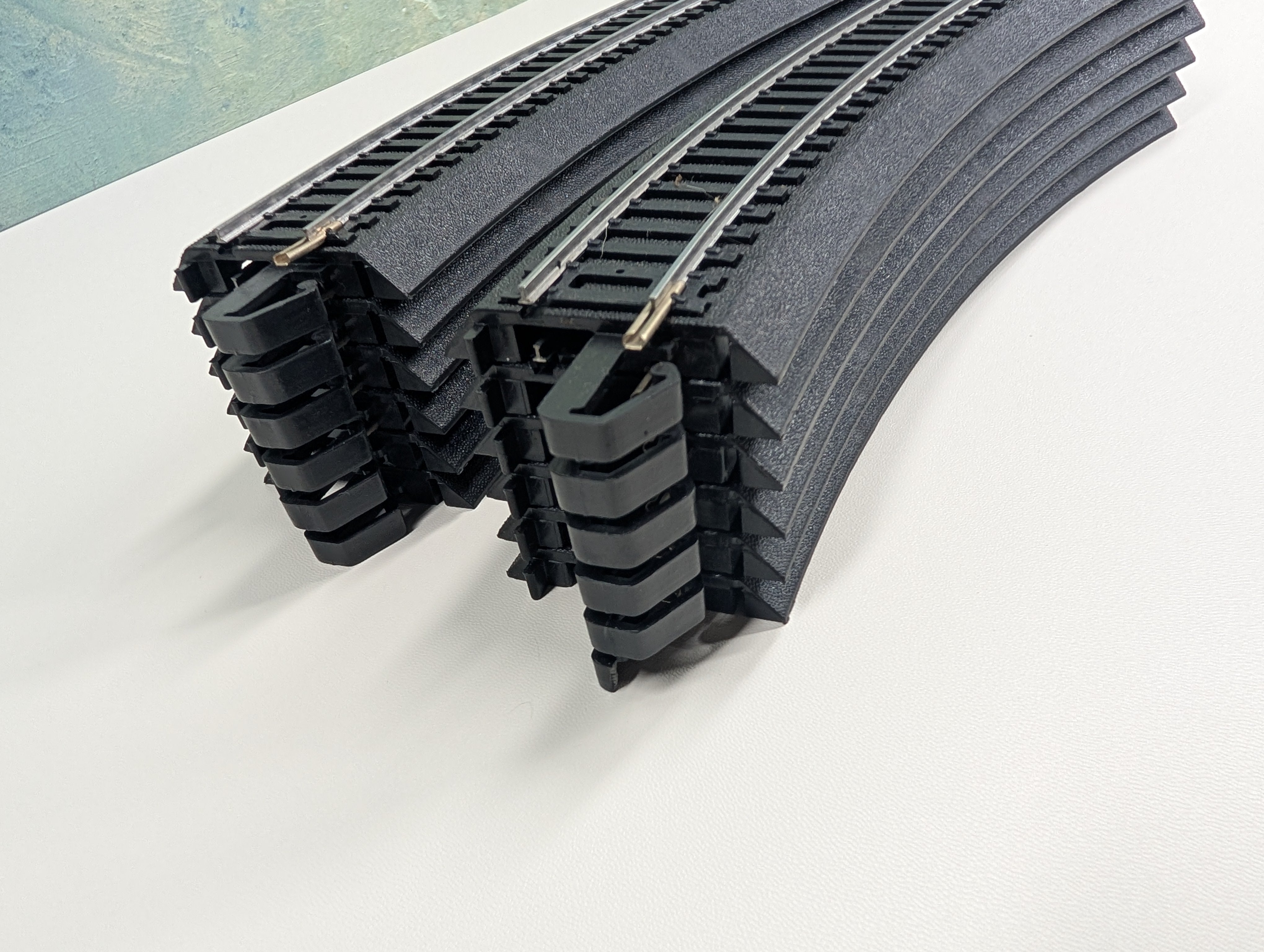 USED Bachmann HO Scale 18" Radius Curve Track, Black Roadbed, E-Z Track, Steel, Code 100 (12 pcs)