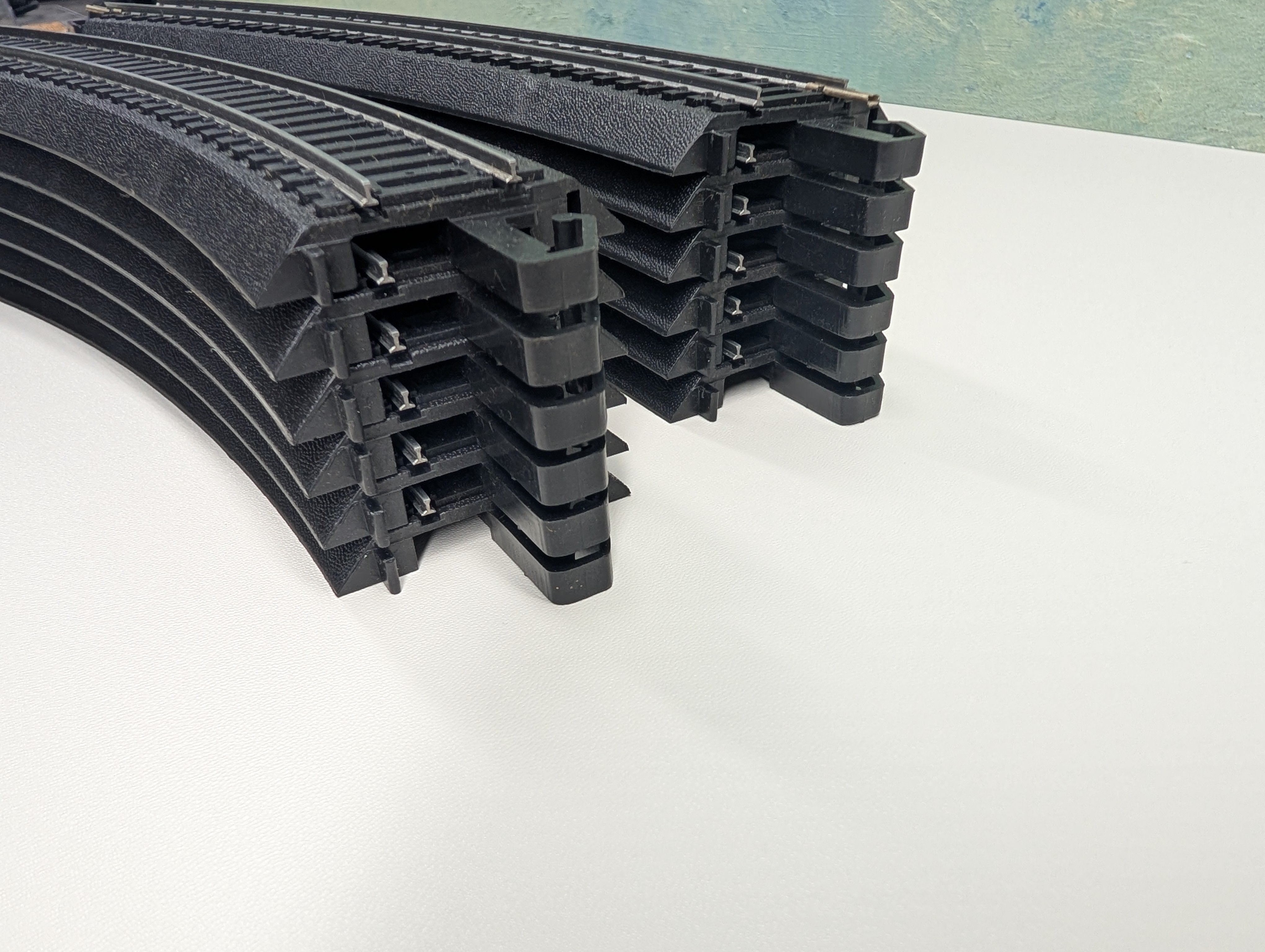 USED Bachmann HO Scale 18" Radius Curve Track, Black Roadbed, E-Z Track, Steel, Code 100 (12 pcs)