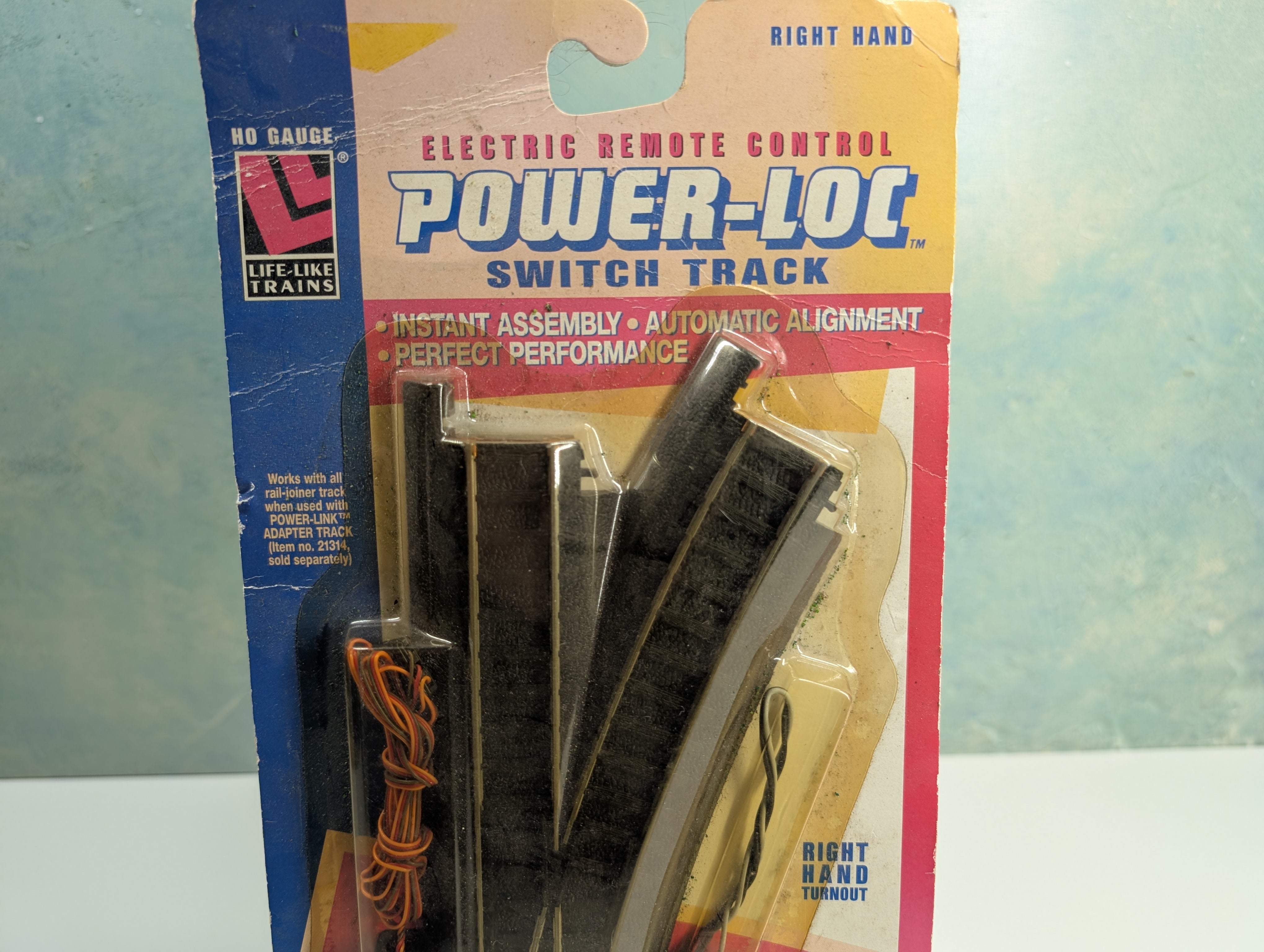 Life-Like 21305 HO Scale Electric Right Hand Turnout, Power-Loc, Black Roadbed, Code 100