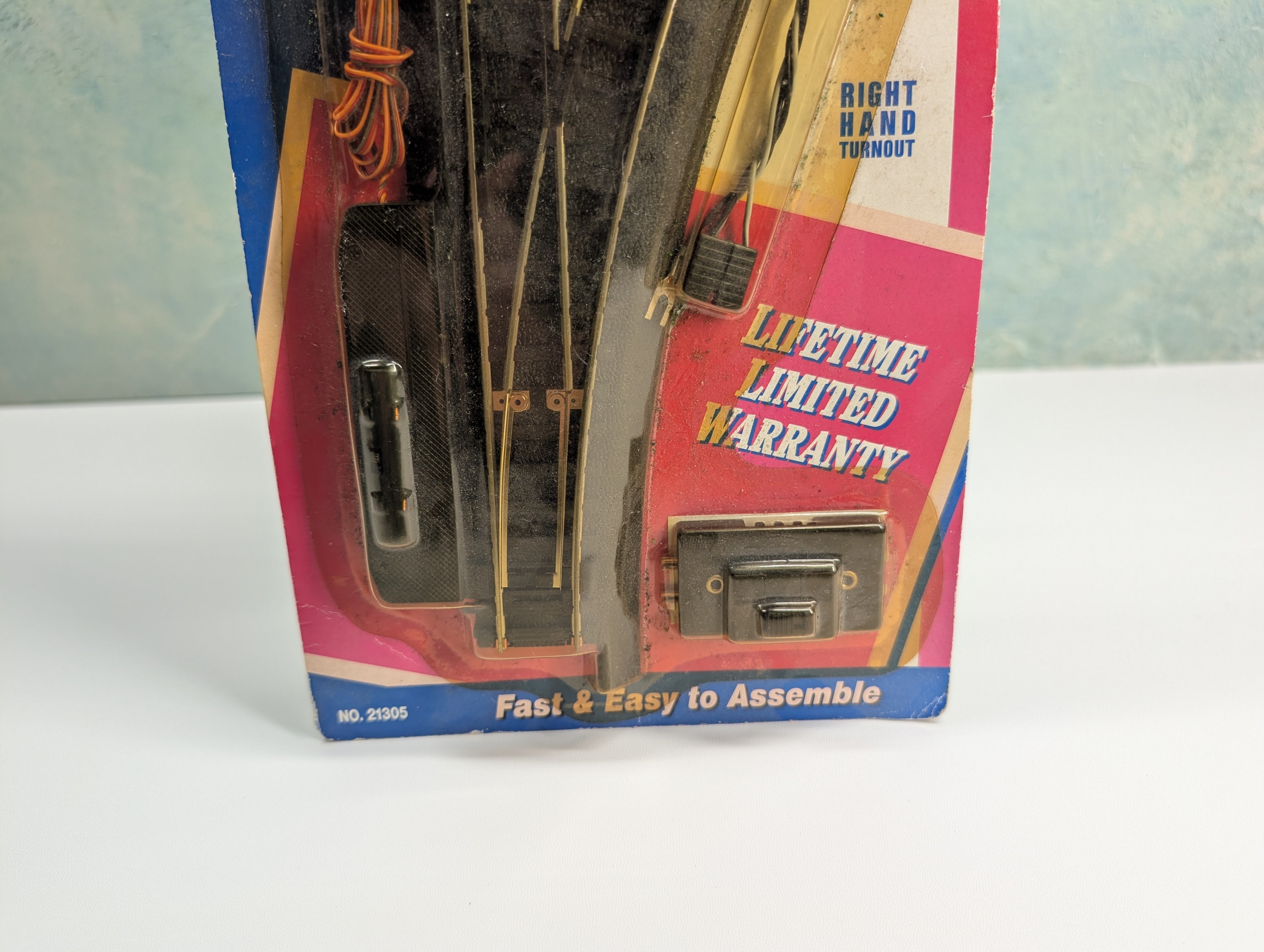 Life-Like 21305 HO Scale Electric Right Hand Turnout, Power-Loc, Black Roadbed, Code 100