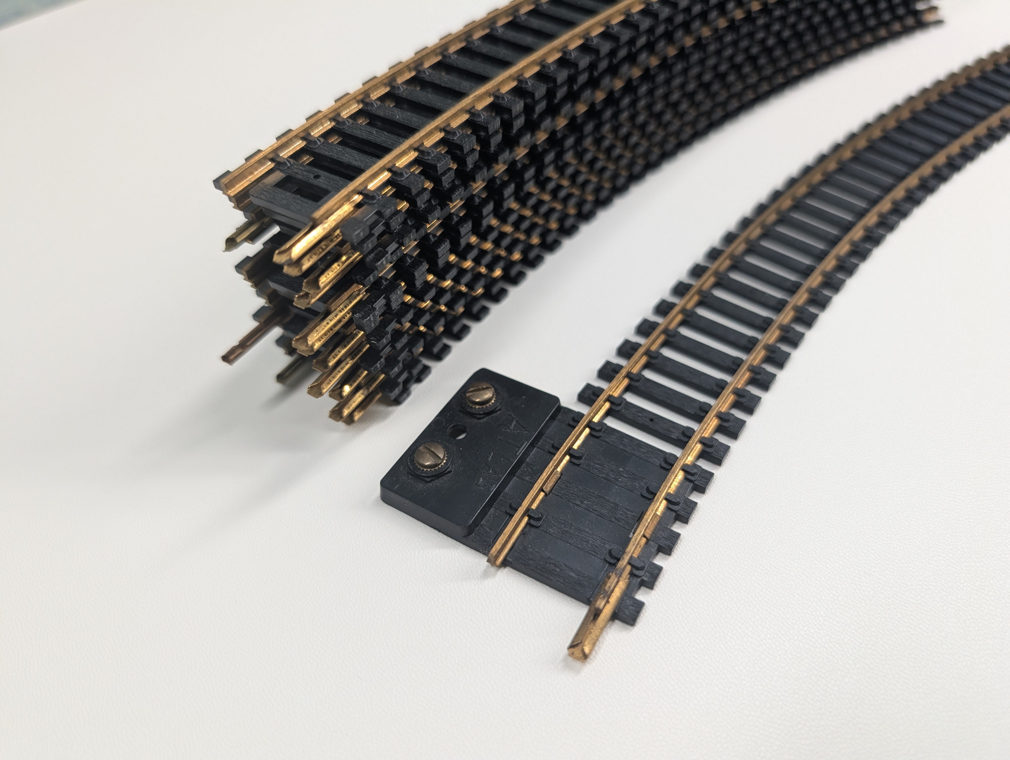 USED Atlas HO Scale Complete 18" Radius Circle w/ Terminal Code 100 Brass Track (12 pcs)