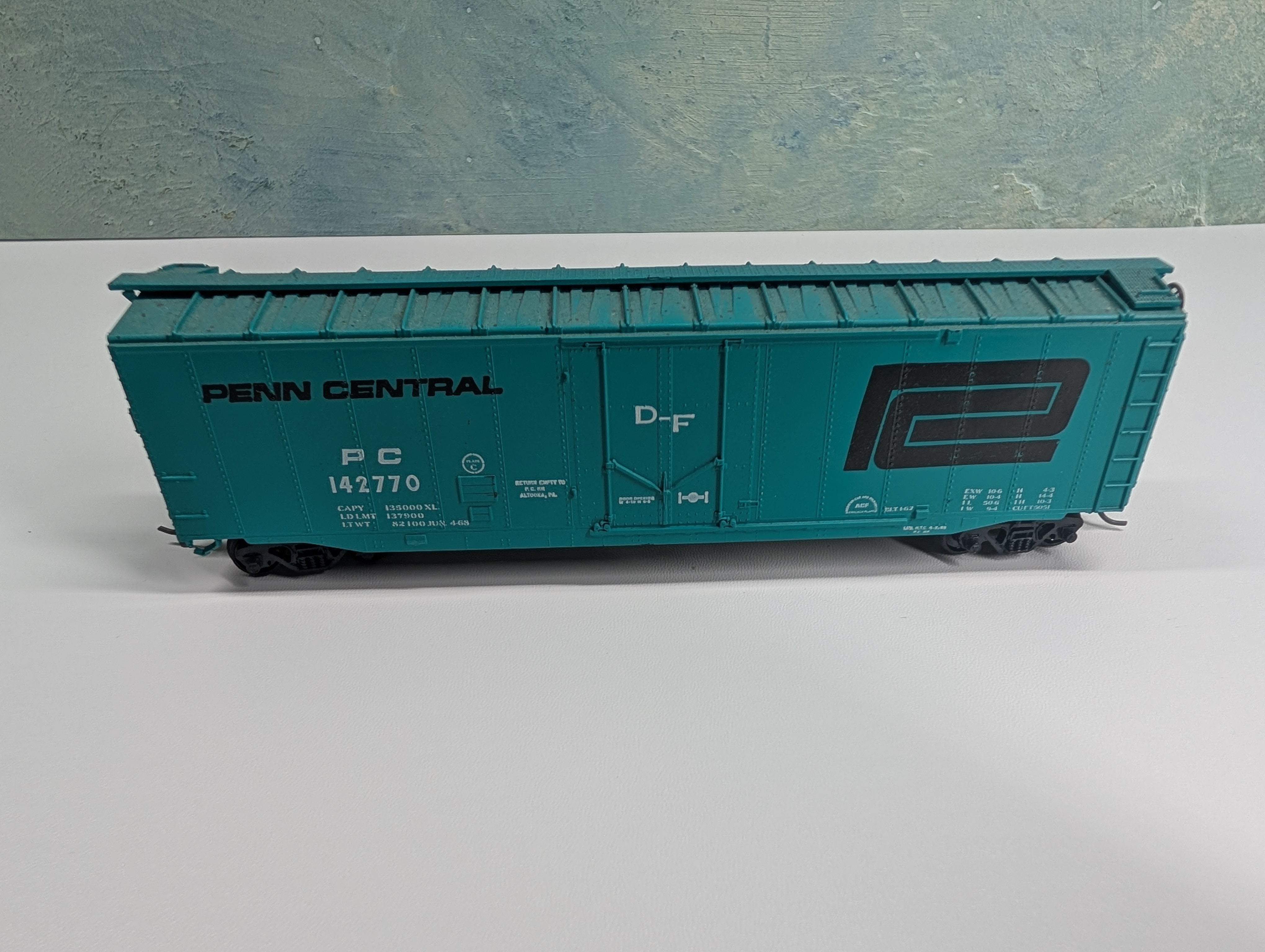 USED Athearn HO Scale 50' Box Car Penn Central PC #142770