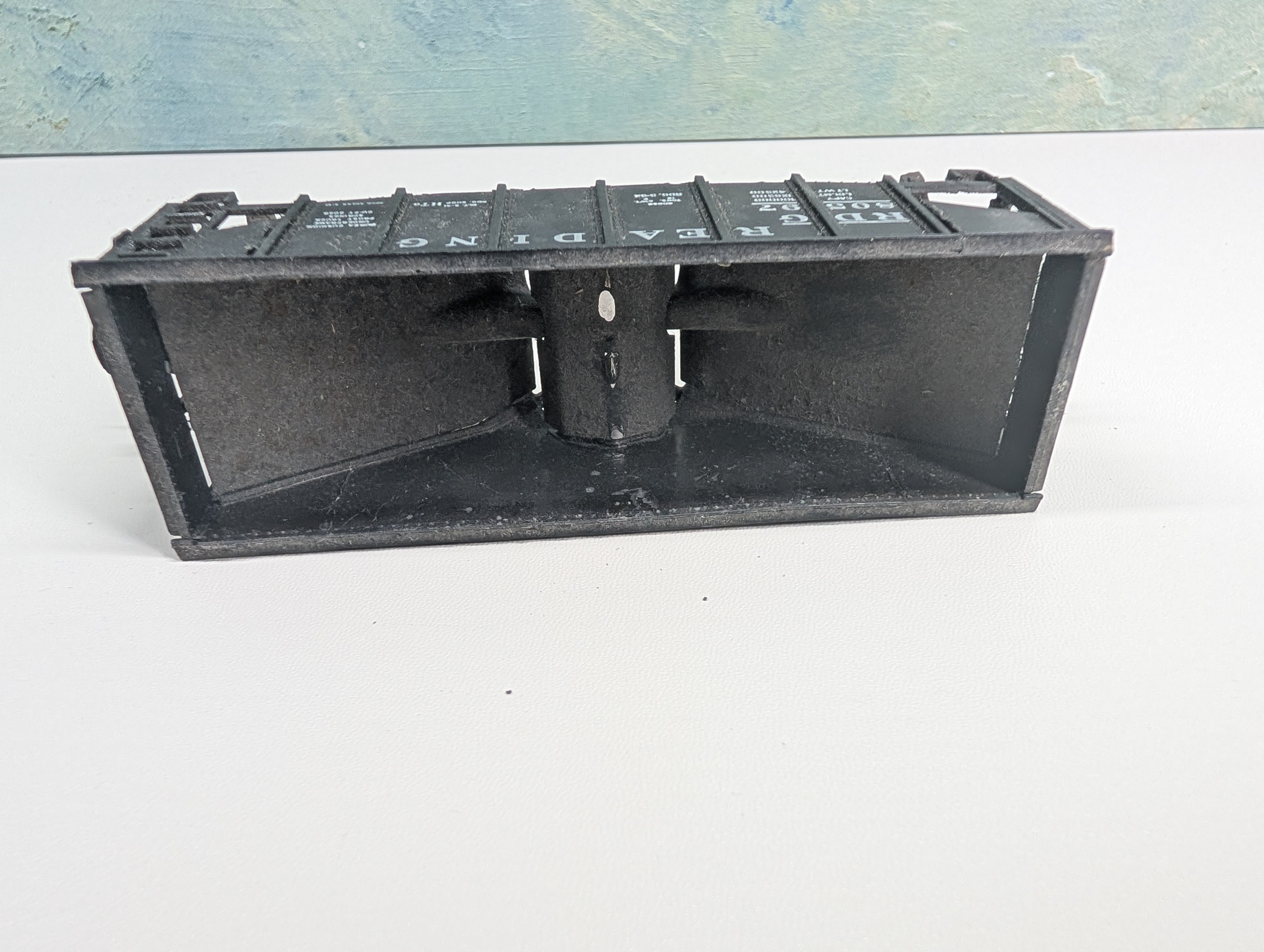 USED Ulrich HO Scale 2 Bay Hopper Reading RDG #80597 Metal