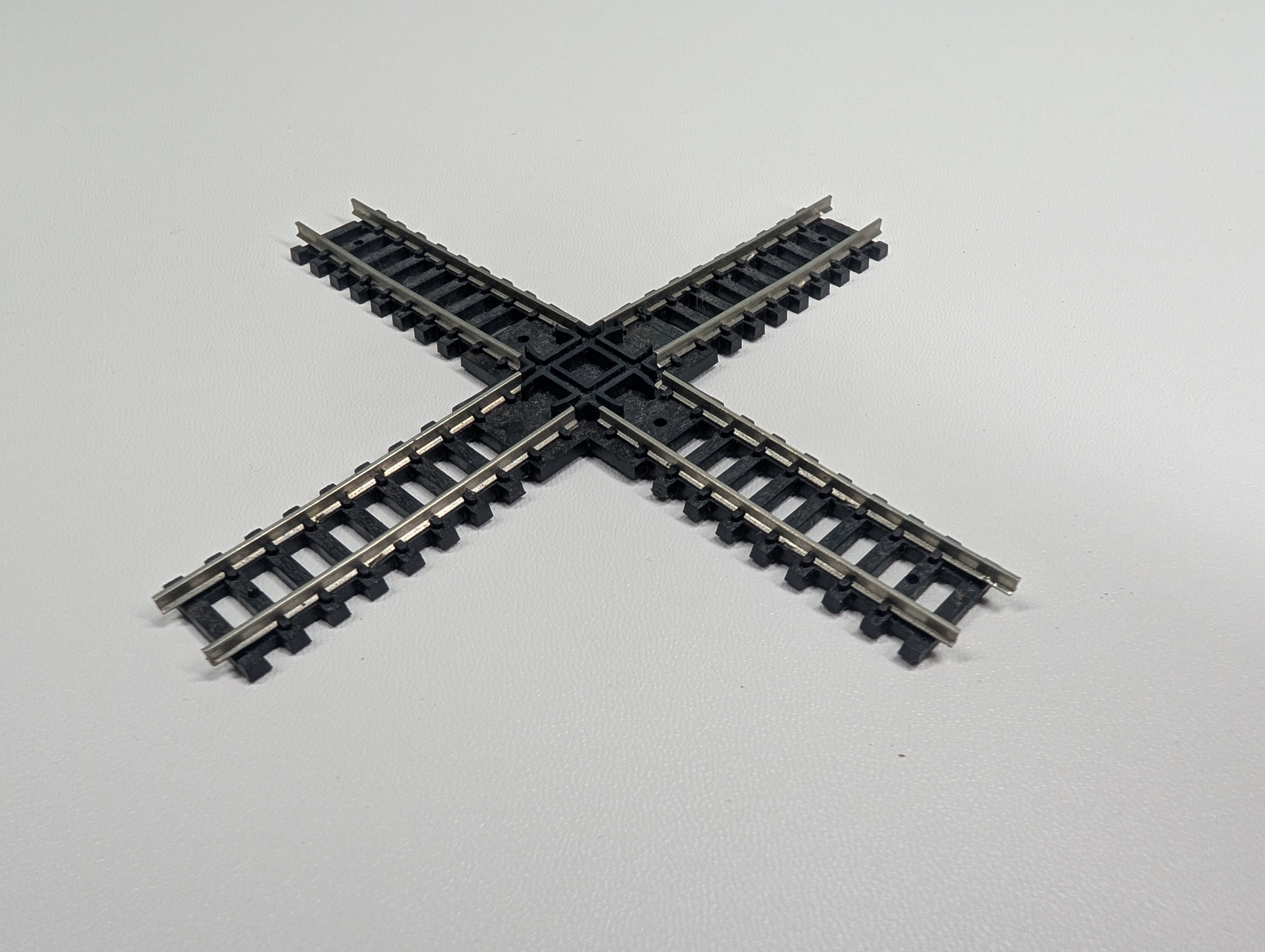 USED Bachmann 7657 N Scale 90 Degree Crossing Code 80 Track Silver