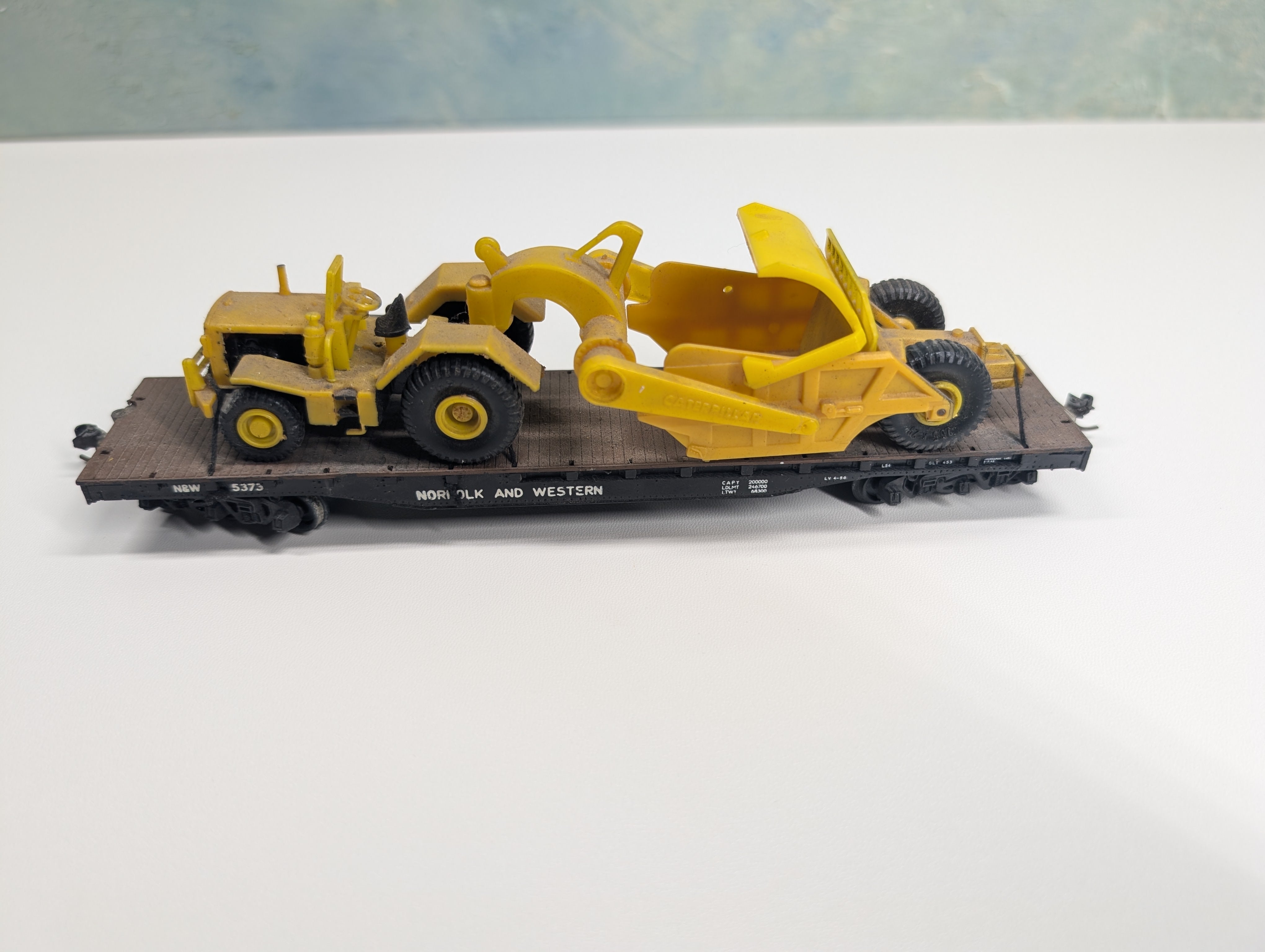 USED HO Scale Heavy Duty 54' Flat Car Norfolk & Western N&W #5373 w/ Umex Motor Scraper