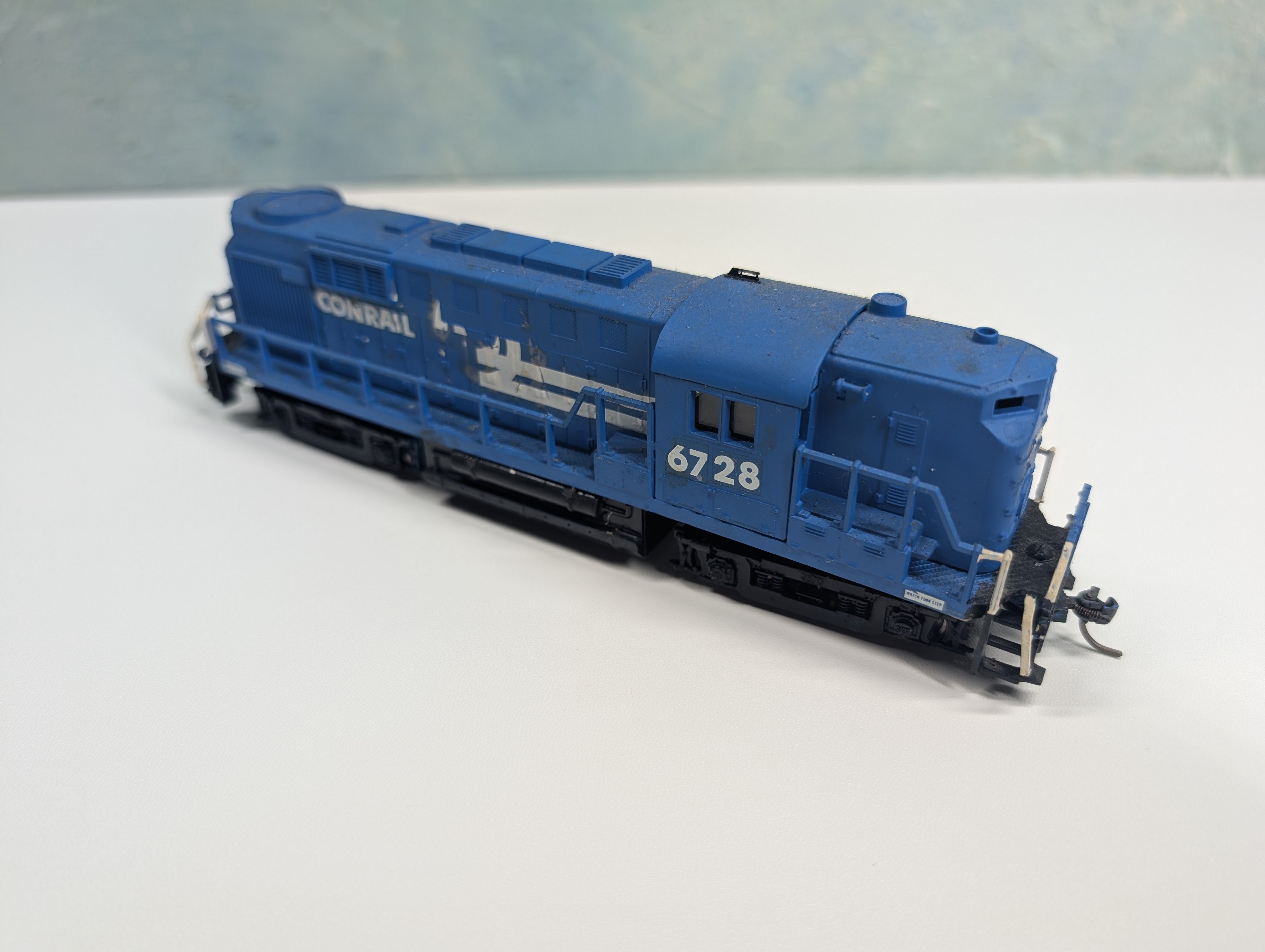 USED AHM HO Scale Diesel Locomotive Conrail #6728 Runs, Decal DC