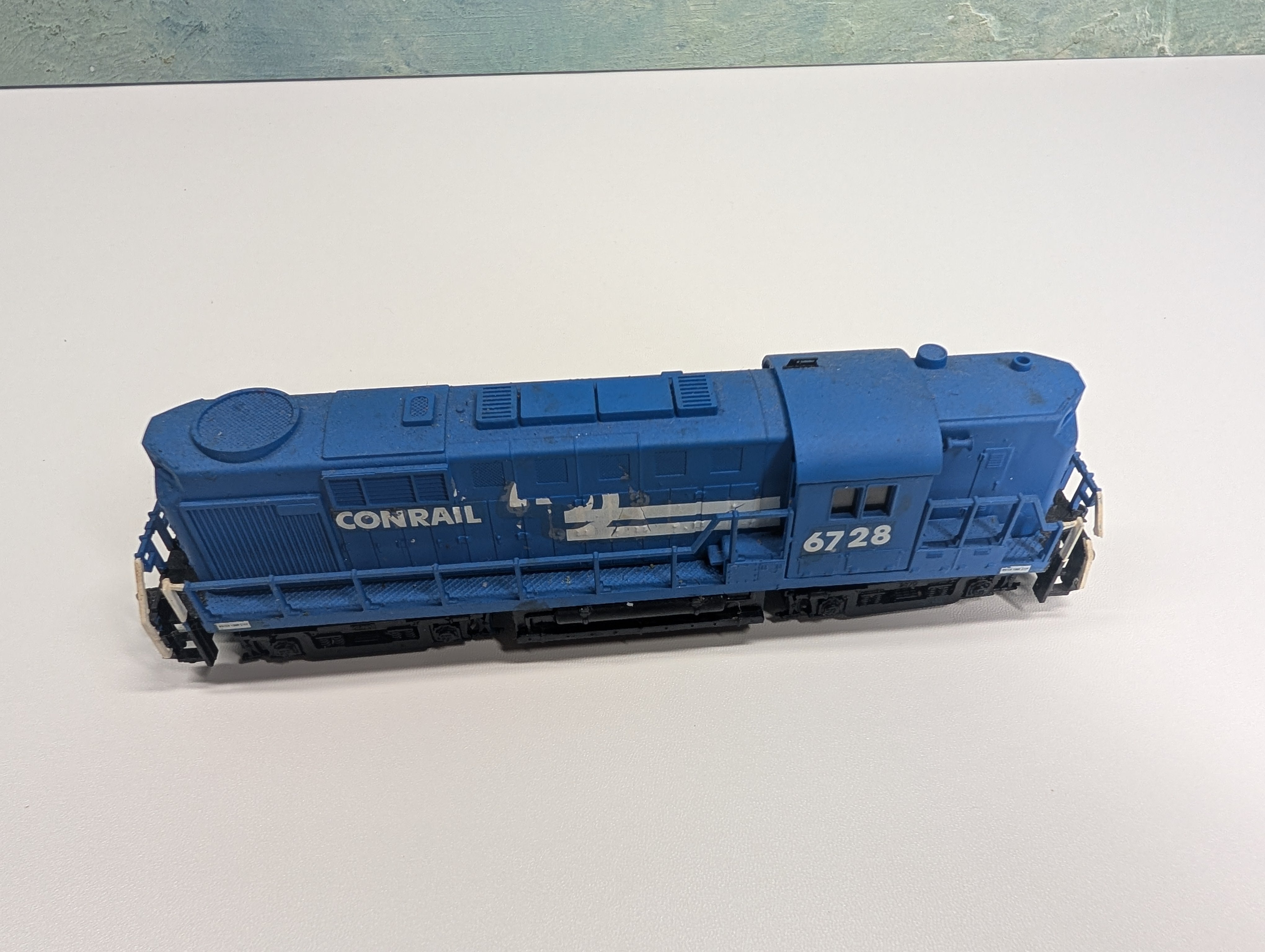 USED AHM HO Scale Diesel Locomotive Conrail #6728 Runs, Decal DC