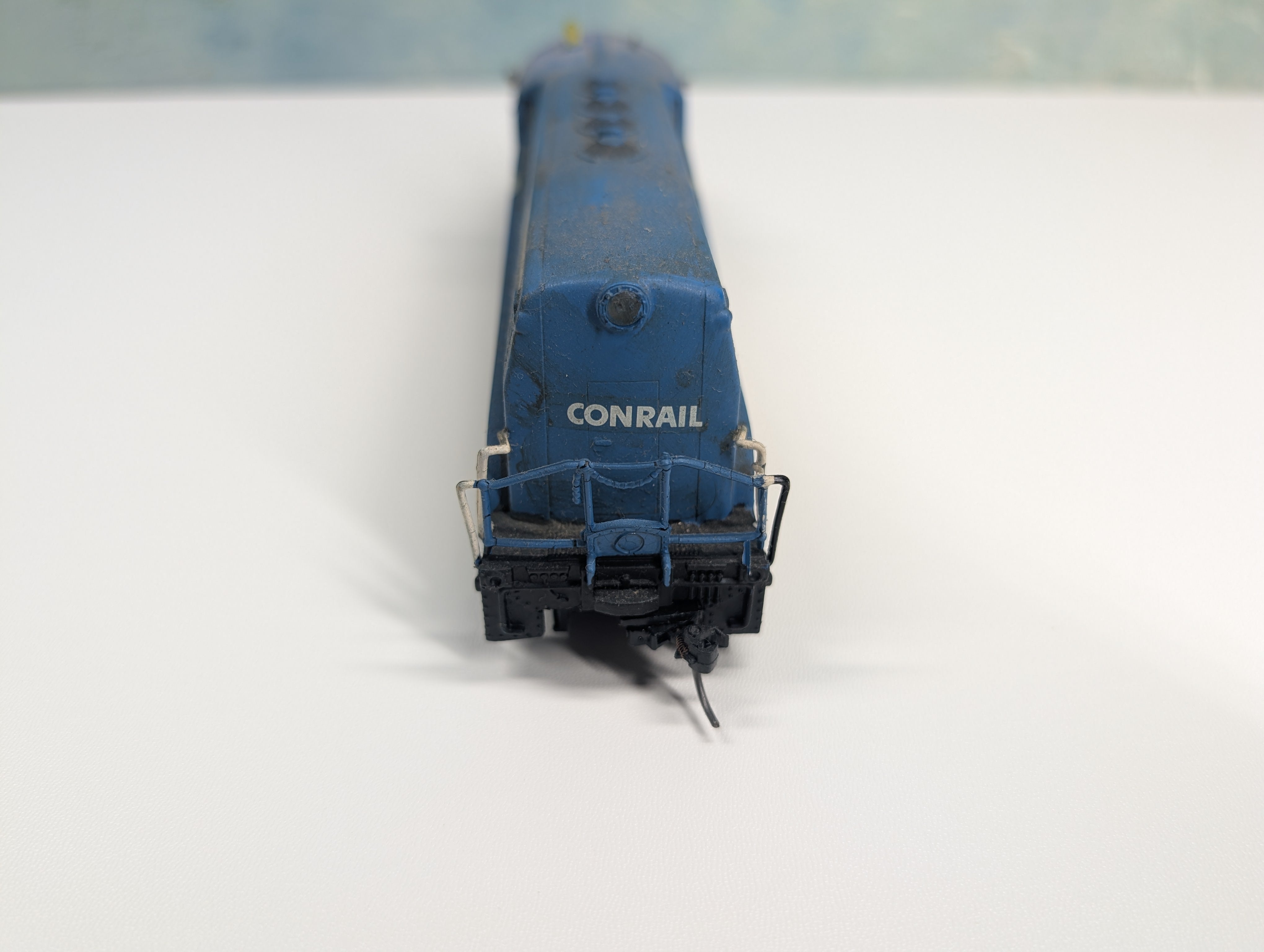 USED AHM HO Scale BL-2 Diesel Locomotive Conrail #2301 Runs w/ Beacon Light, Decal DC