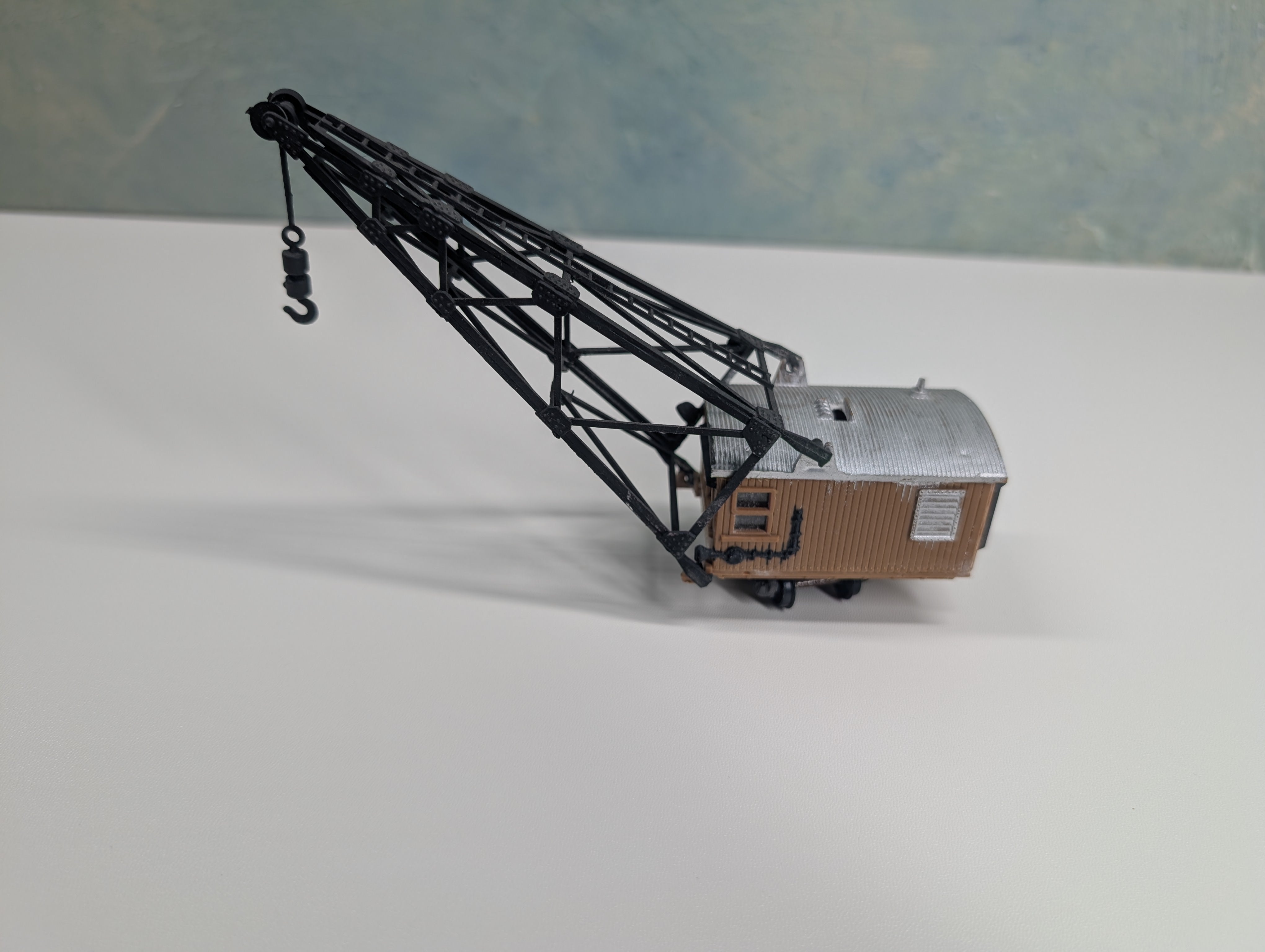 USED Tyco HO Scale Gantry Crane with Railroad Truck