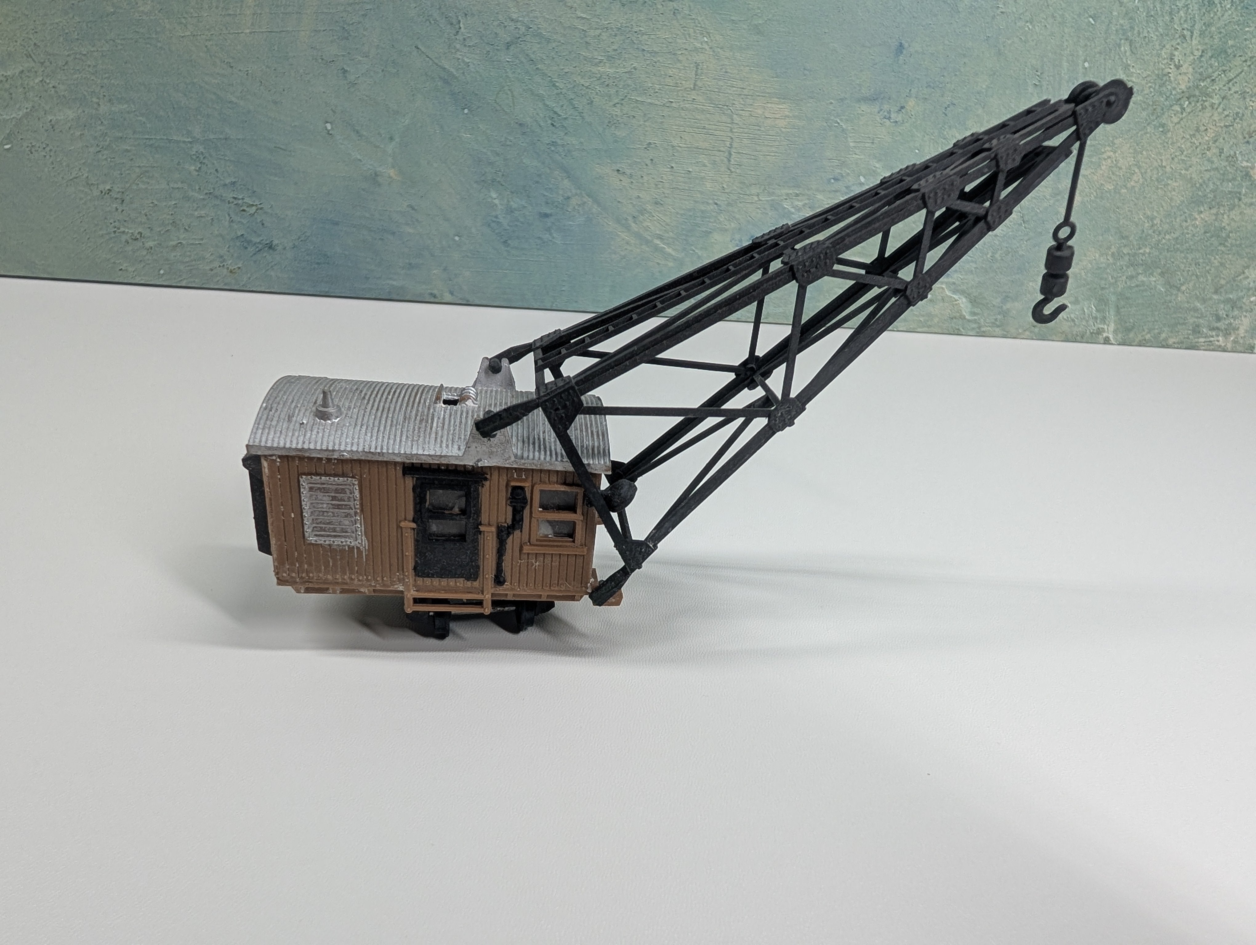 USED Tyco HO Scale Gantry Crane with Railroad Truck