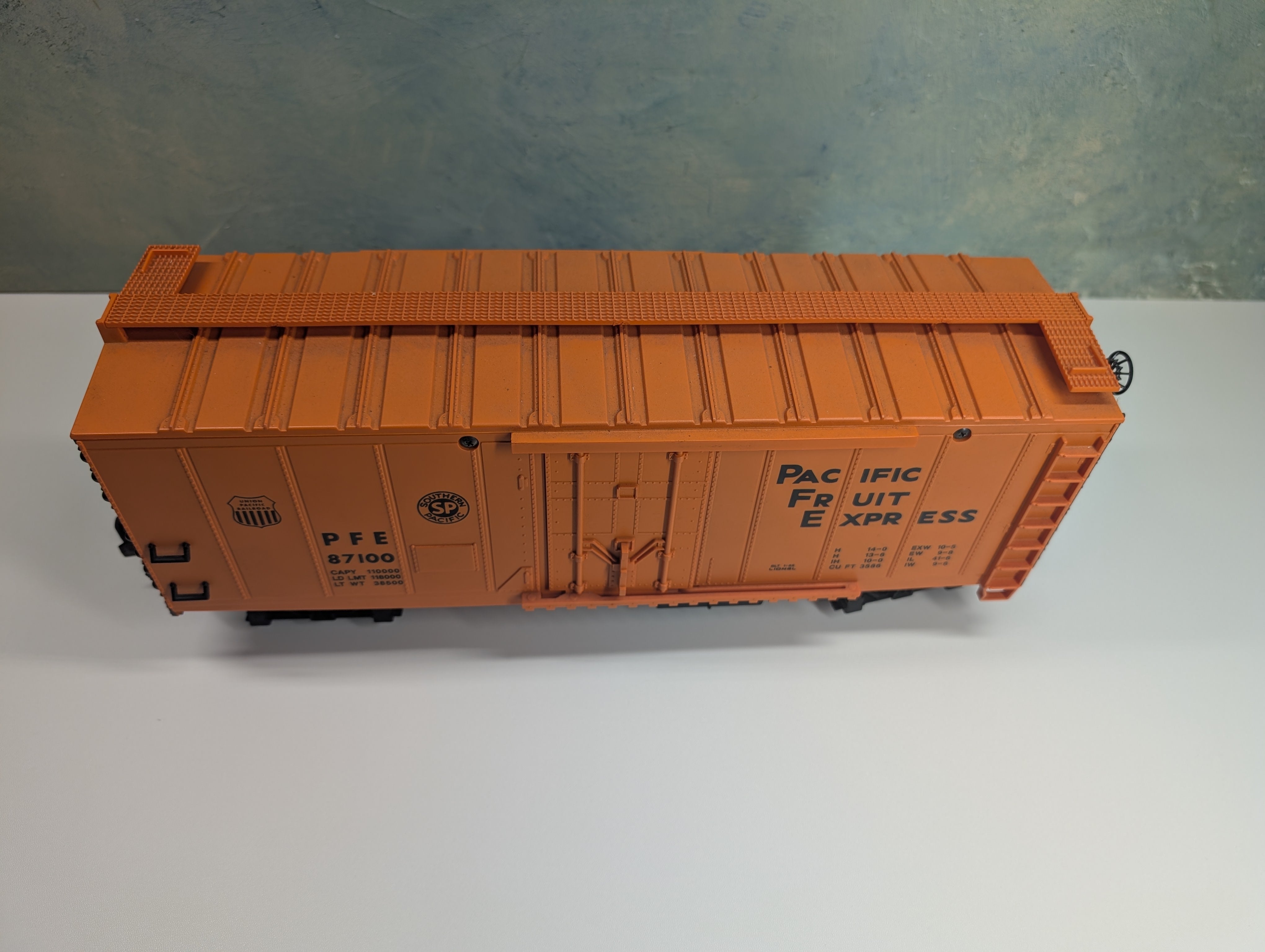USED Lionel G Scale Reefer Pacific Fruit Express PFE #87100