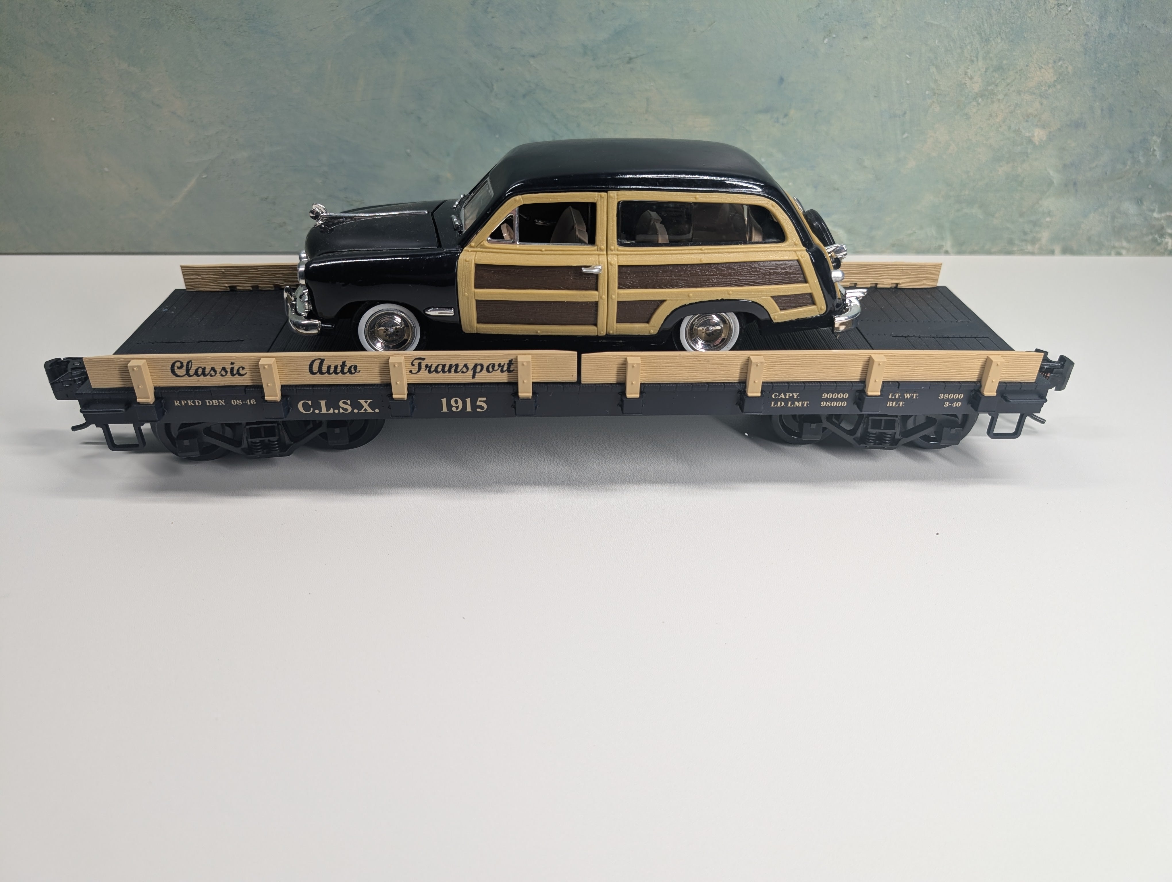 USED Piko 38723 G Scale Classic Auto Transport with Diecast Woody CLSX #1915