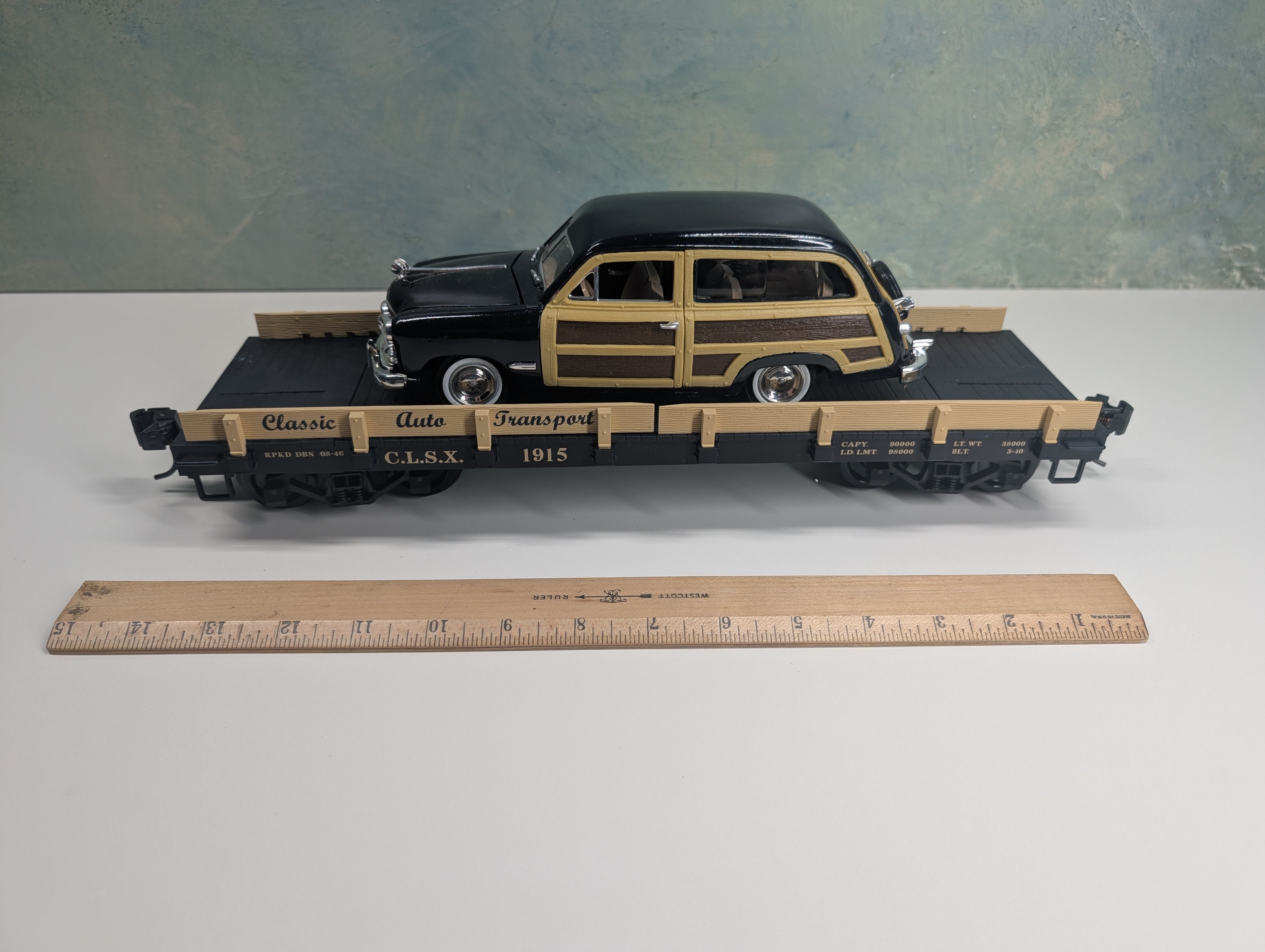USED Piko 38723 G Scale Classic Auto Transport with Diecast Woody CLSX #1915
