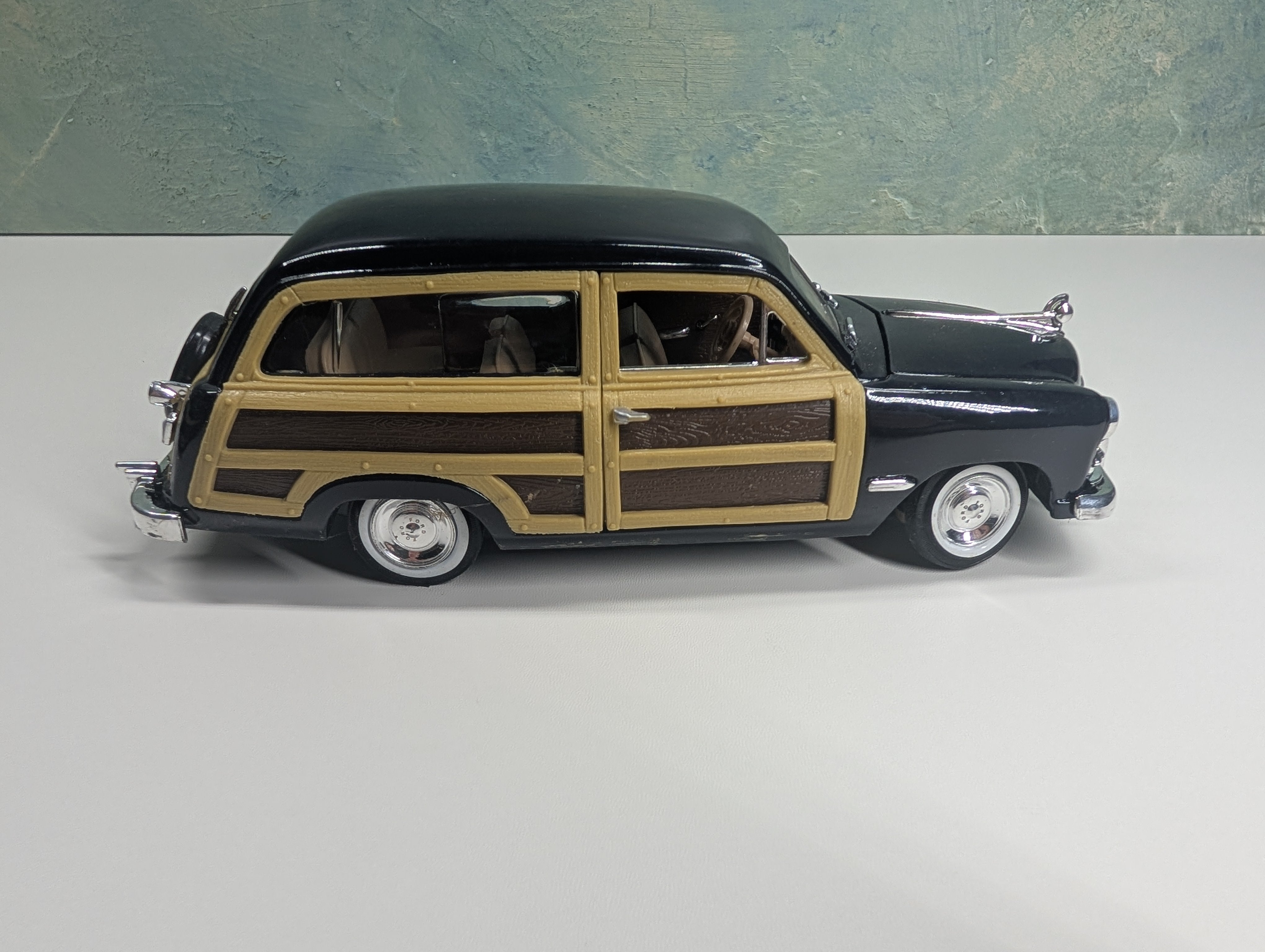 USED Piko 38723 G Scale Classic Auto Transport with Diecast Woody CLSX #1915