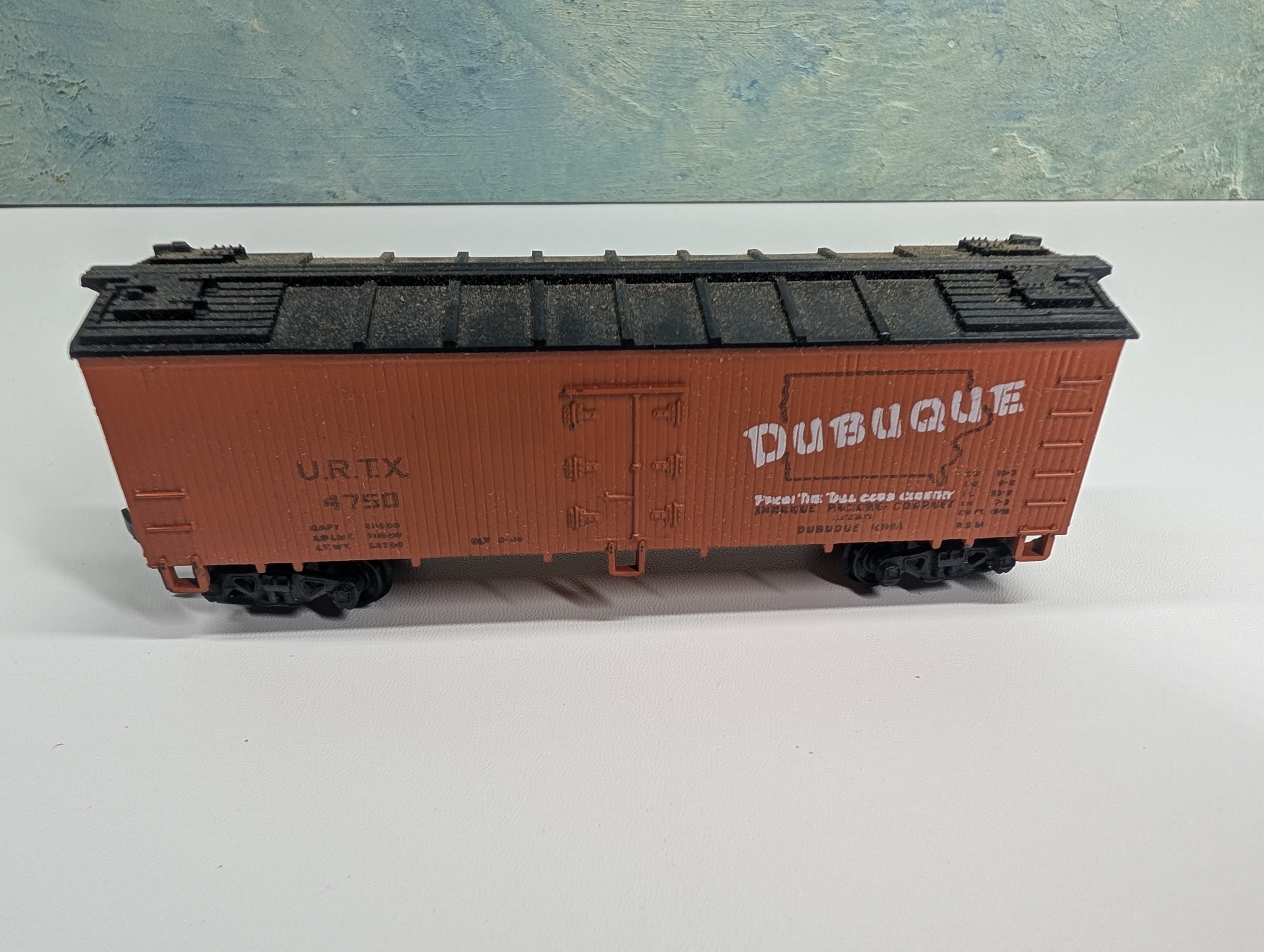 USED Varney HO Scale Reefer Dubuque URTX #4750