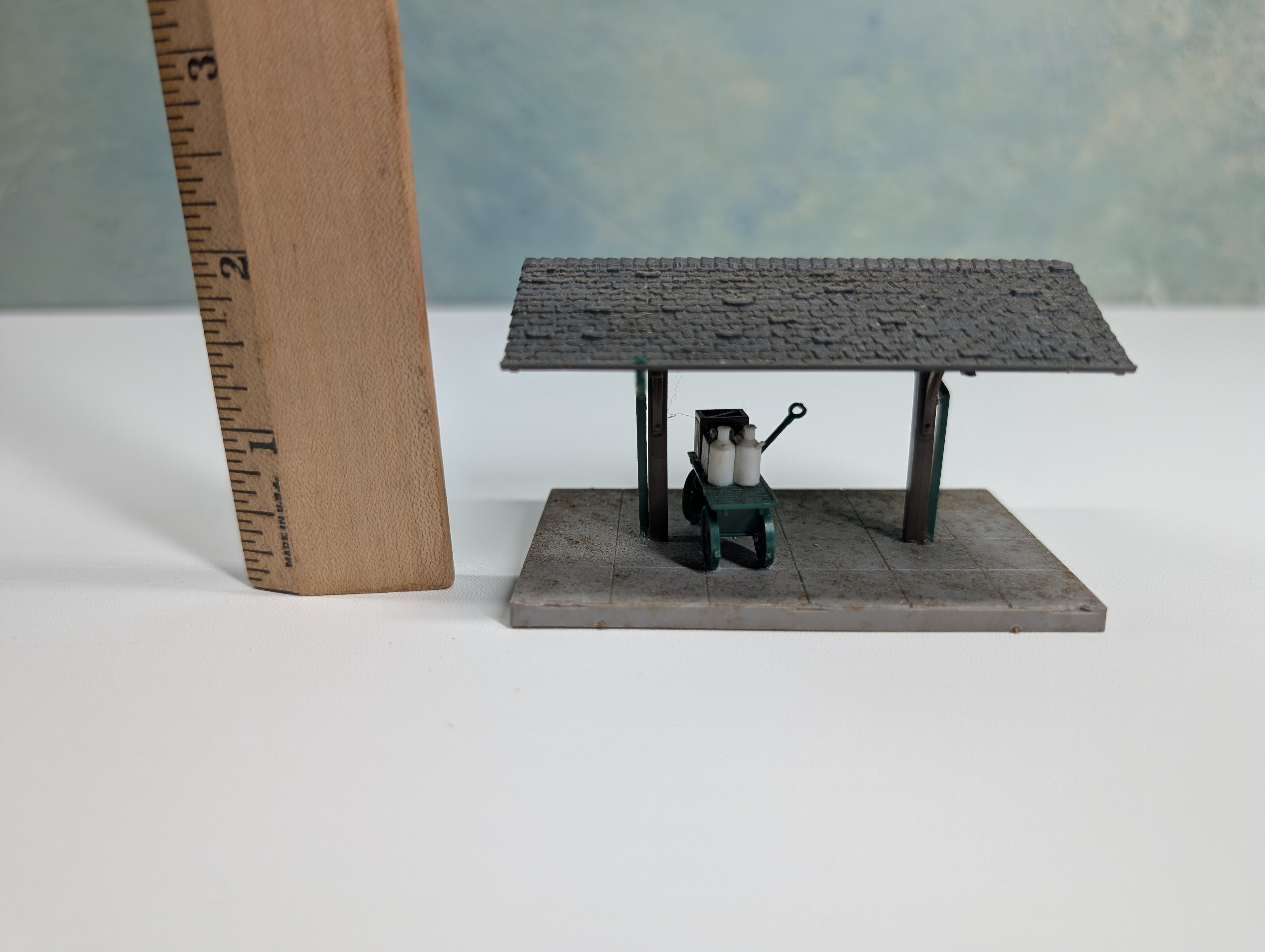USED HO Scale Small Passenger Platform