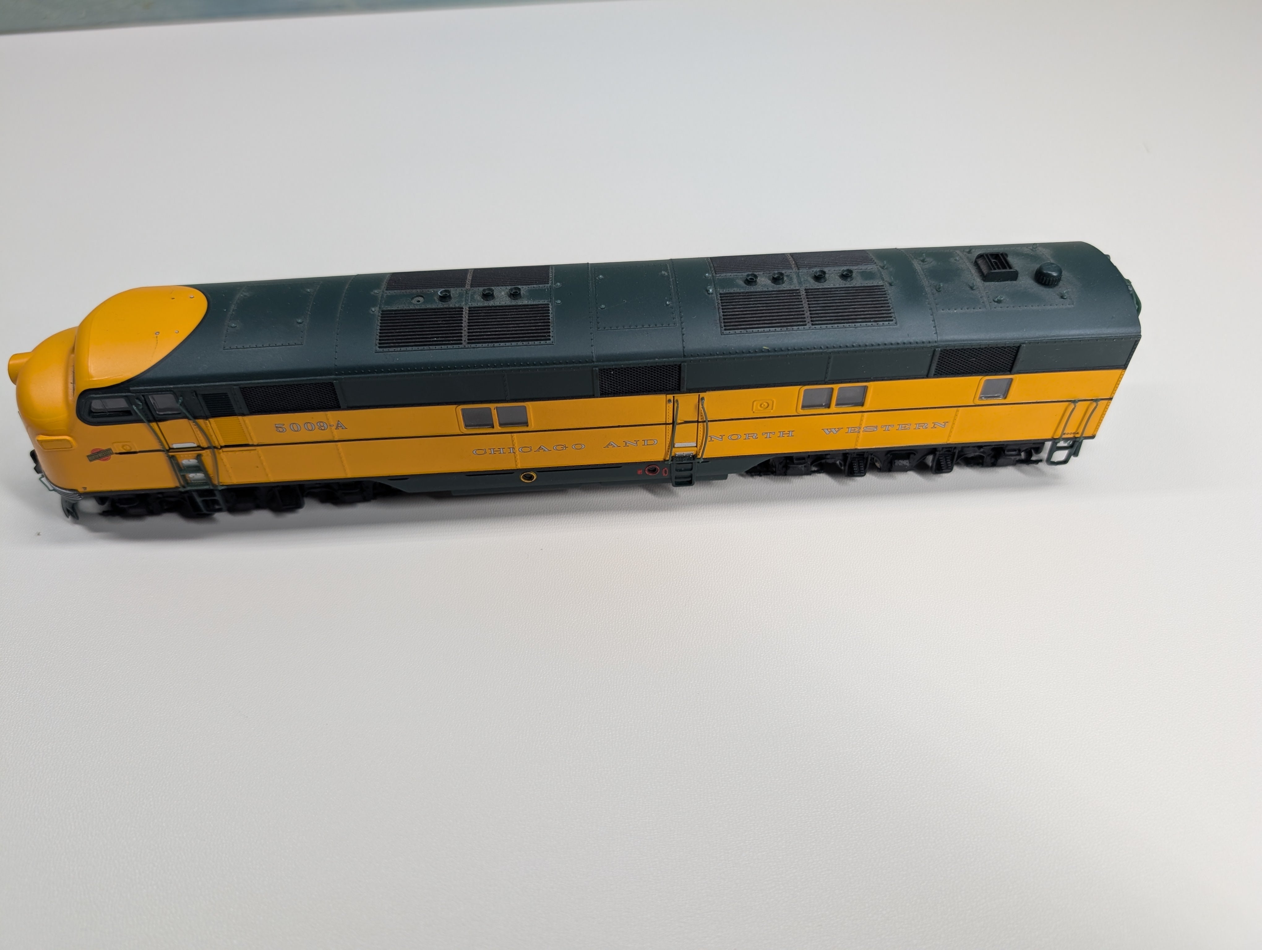 USED Life-Like HO Scale Proto 2000 E7 Diesel Locomotive Chicago & North Western CNW #5009A Runs DC