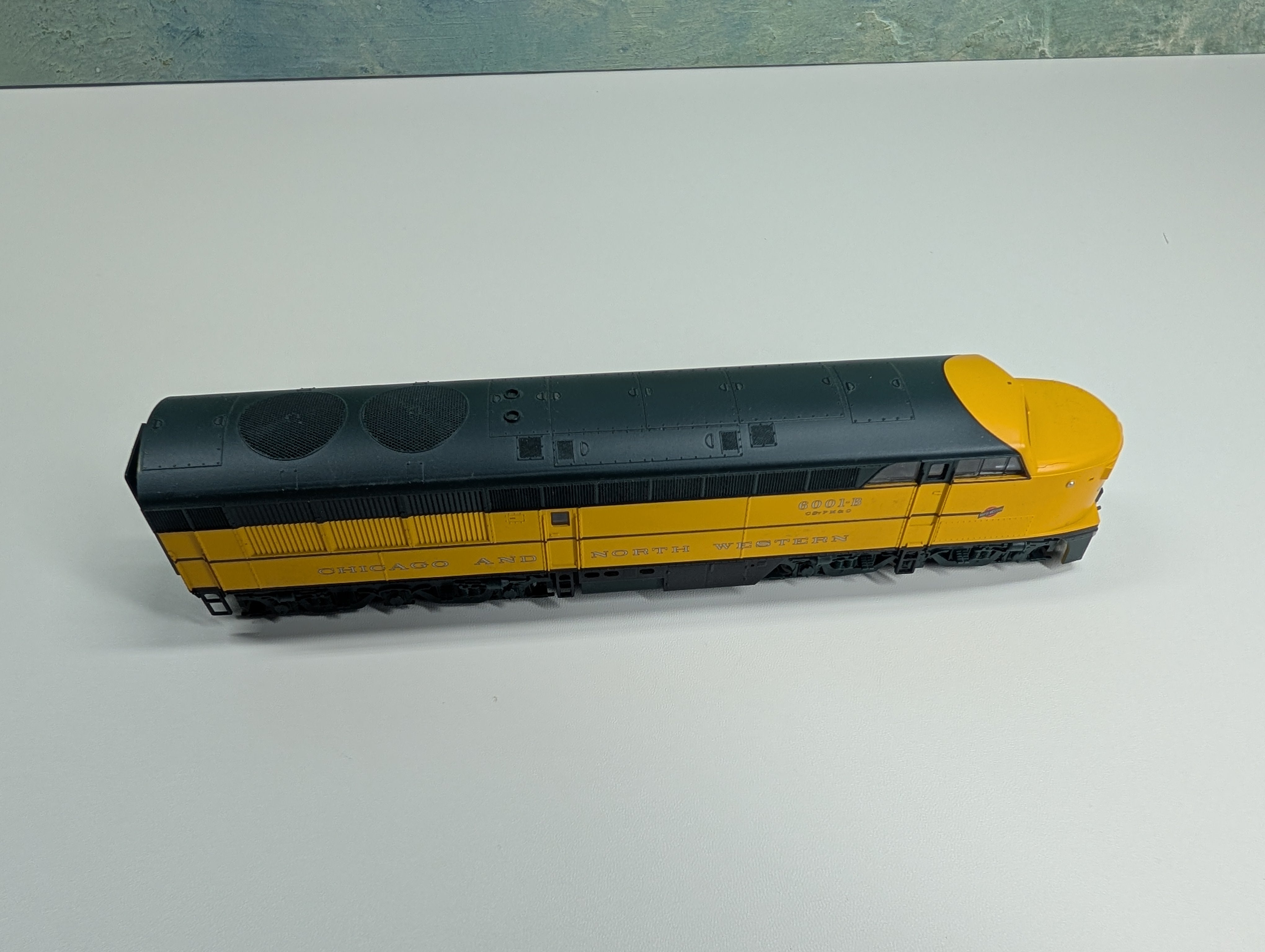 USED Life-Like HO Scale Set of Proto 1000 Erie Built Diesel Locomotive Chicago & North Western Chicago & North Western CNW #6001B Runs DC (2 pcs)