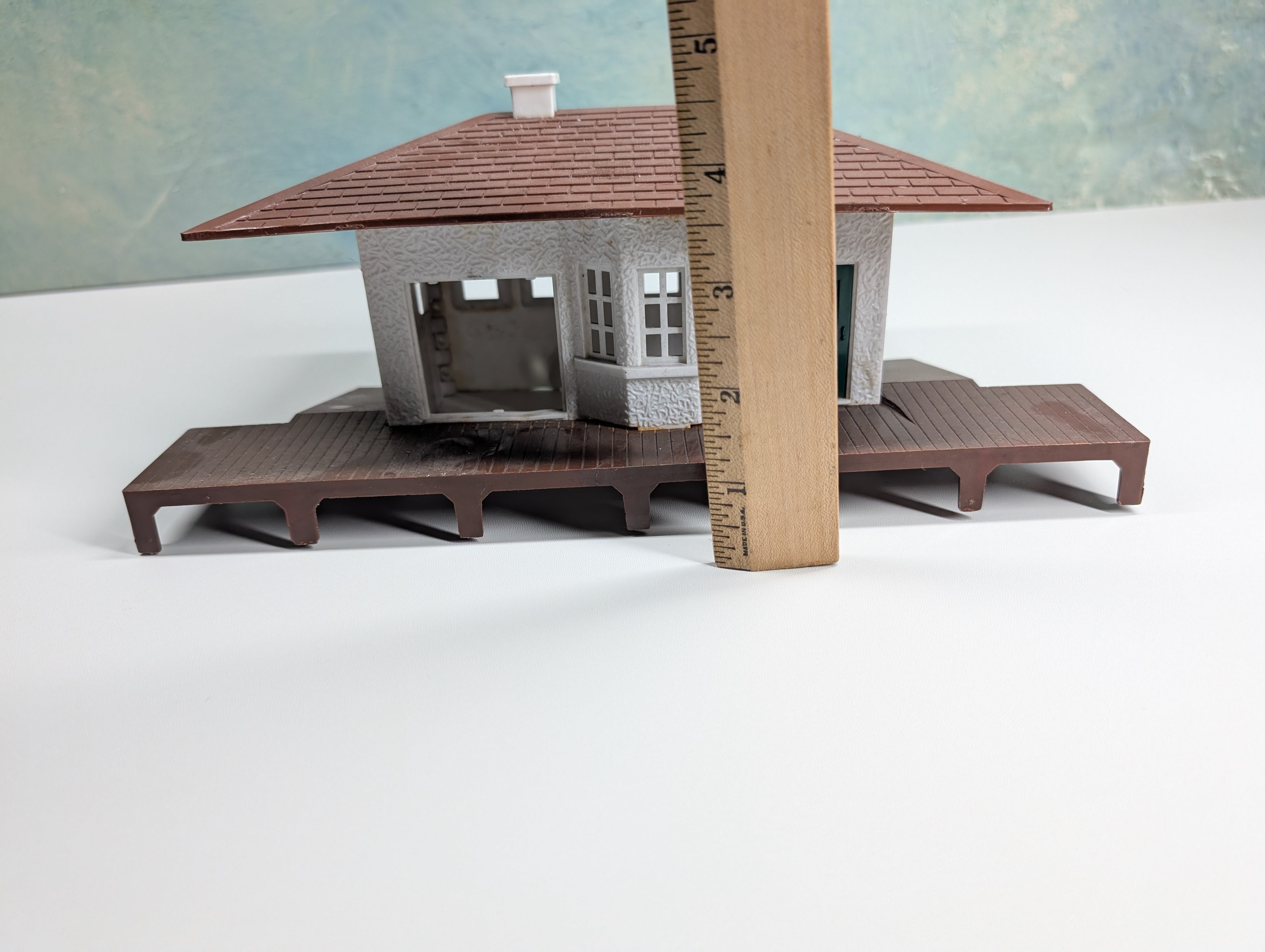 USED Bachmann O Plasticville Suburban Station