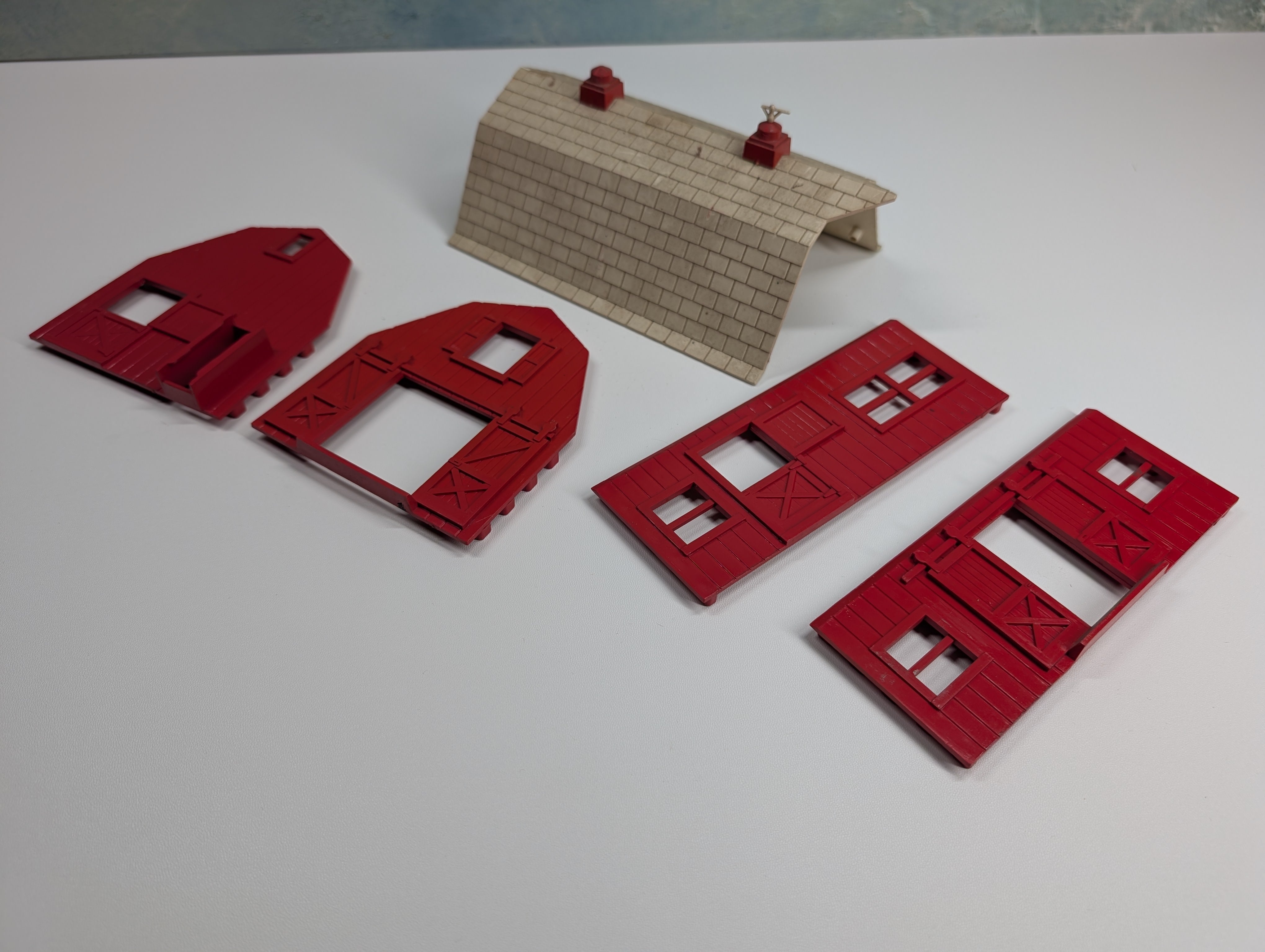 USED Bachmann O Plasticville Red Barn