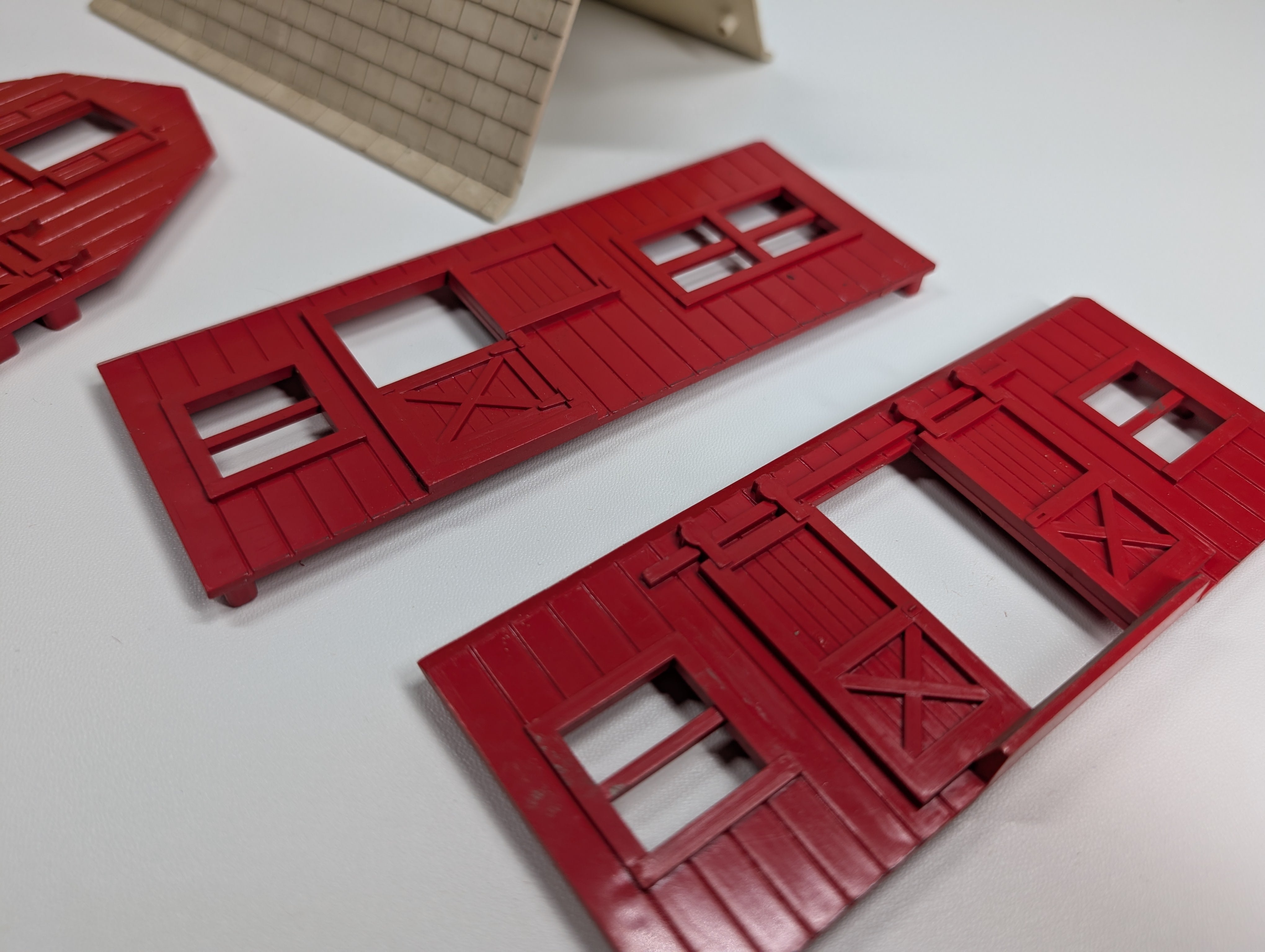 USED Bachmann O Plasticville Red Barn