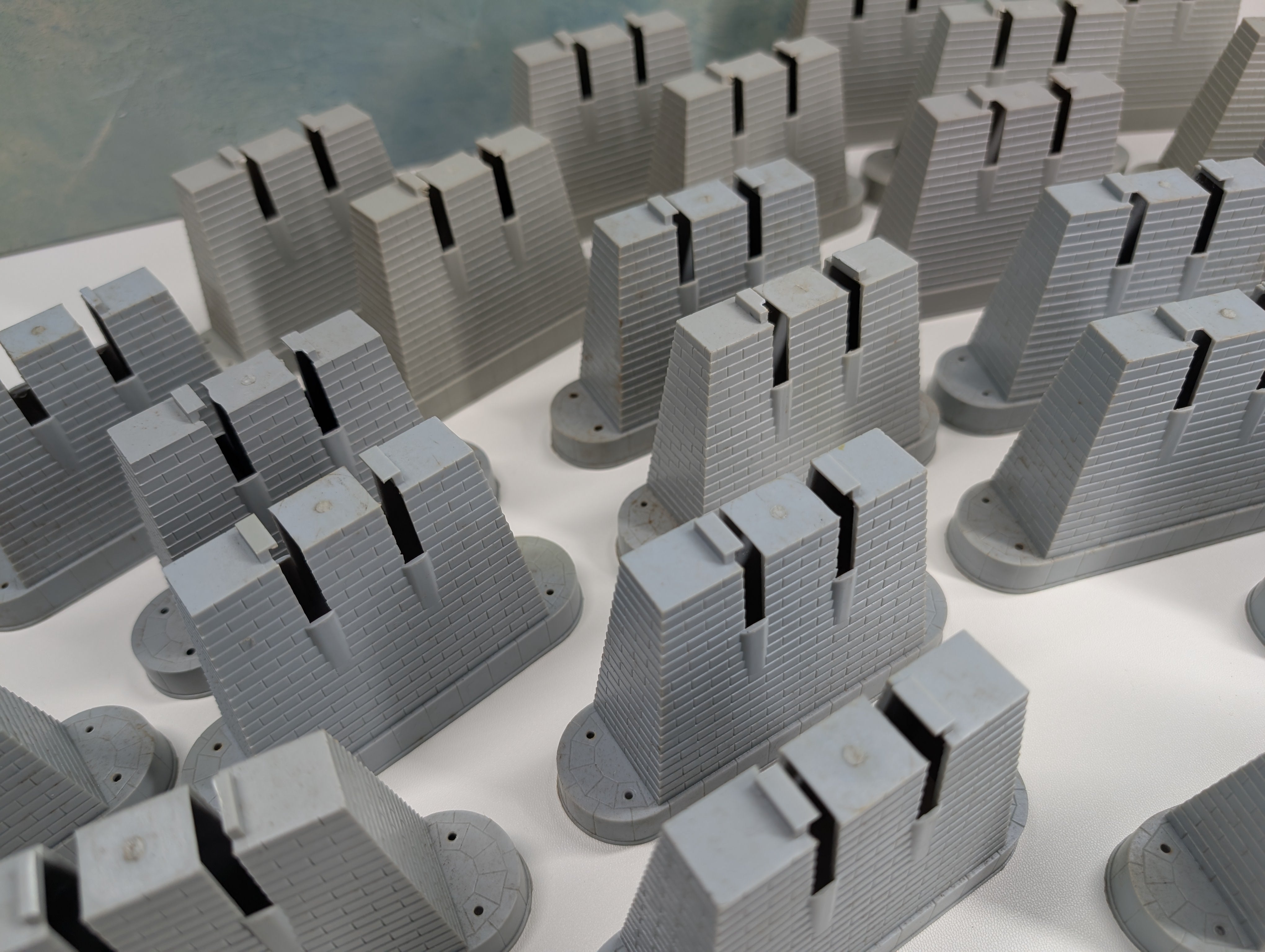 USED Atlas HO Scale Lot of 3" Piers (28 pcs)