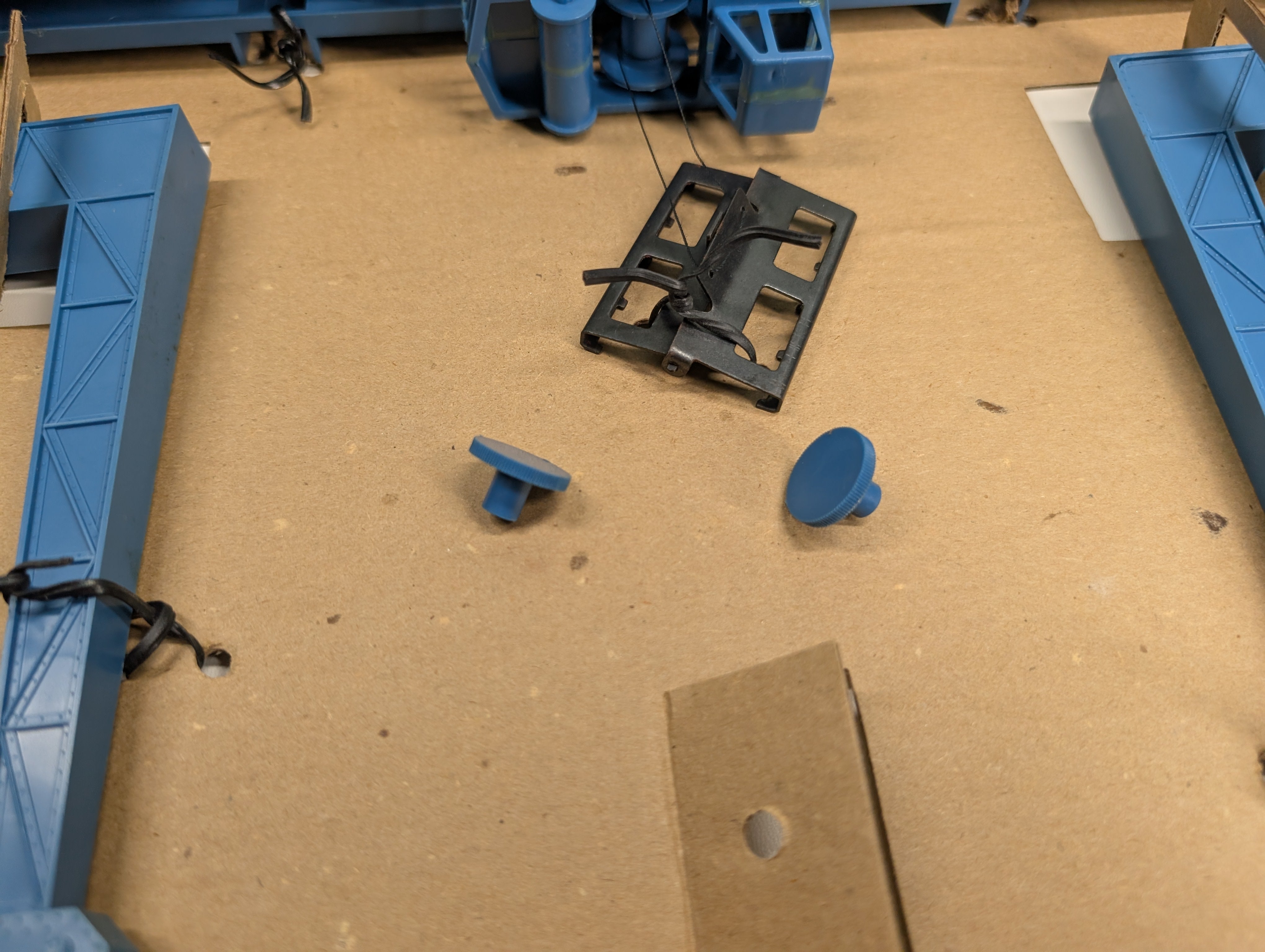 USED AHM 11013 HO Scale Operating Mighty Mover Crane KIT