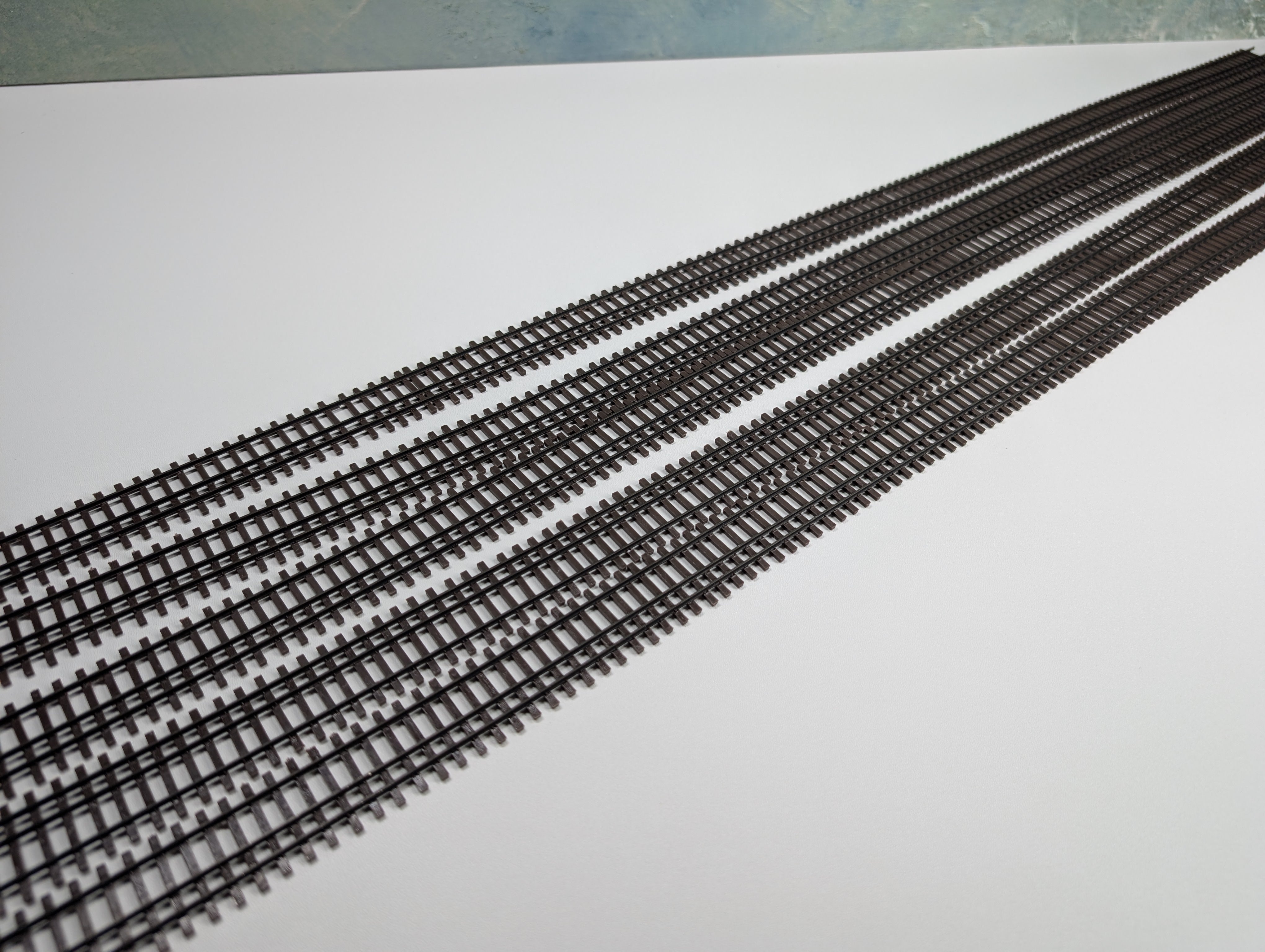 USED Micro Engineering Company 12-110 MULTI Scale Flex-Trak HO & HOn3 Dual Gauge Code 70 Track Weathered (3ft each) (5 pcs)