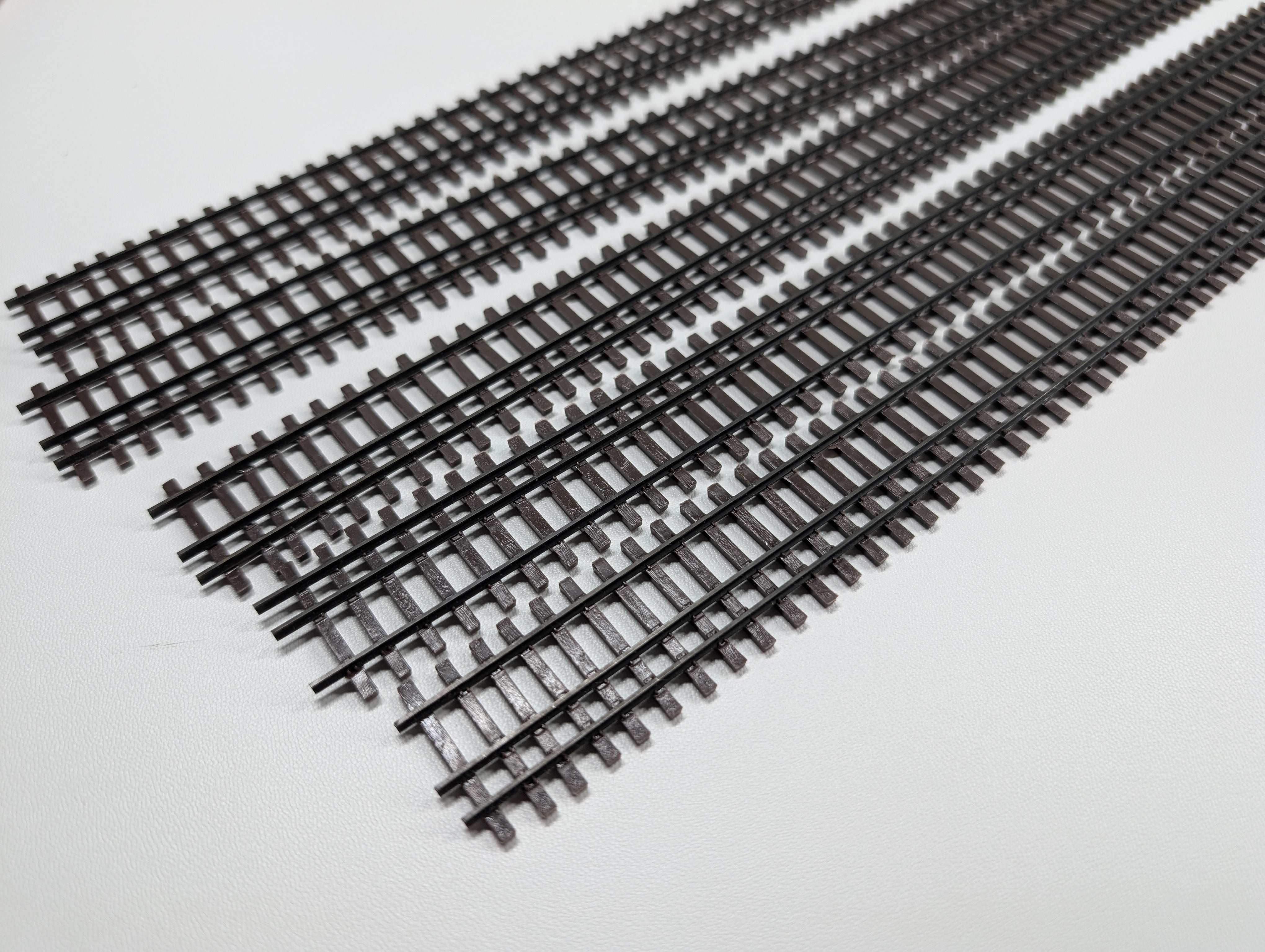 USED Micro Engineering Company 12-110 MULTI Scale Flex-Trak HO & HOn3 Dual Gauge Code 70 Track Weathered (3ft each) (5 pcs)