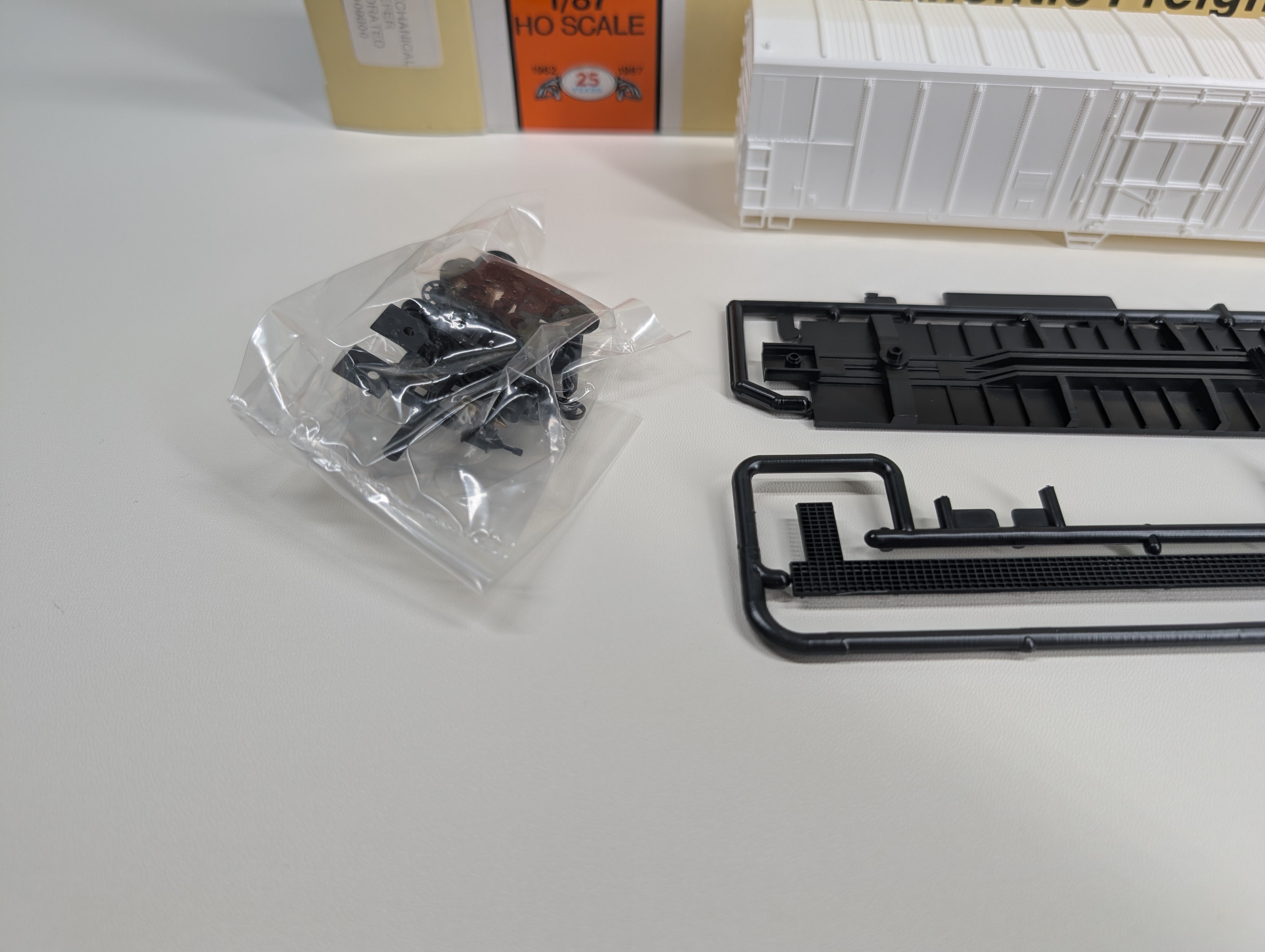 USED Con-Cor 1-009800 HO Scale 57' Mechanical Reefer Box Car Undecorated White KIT