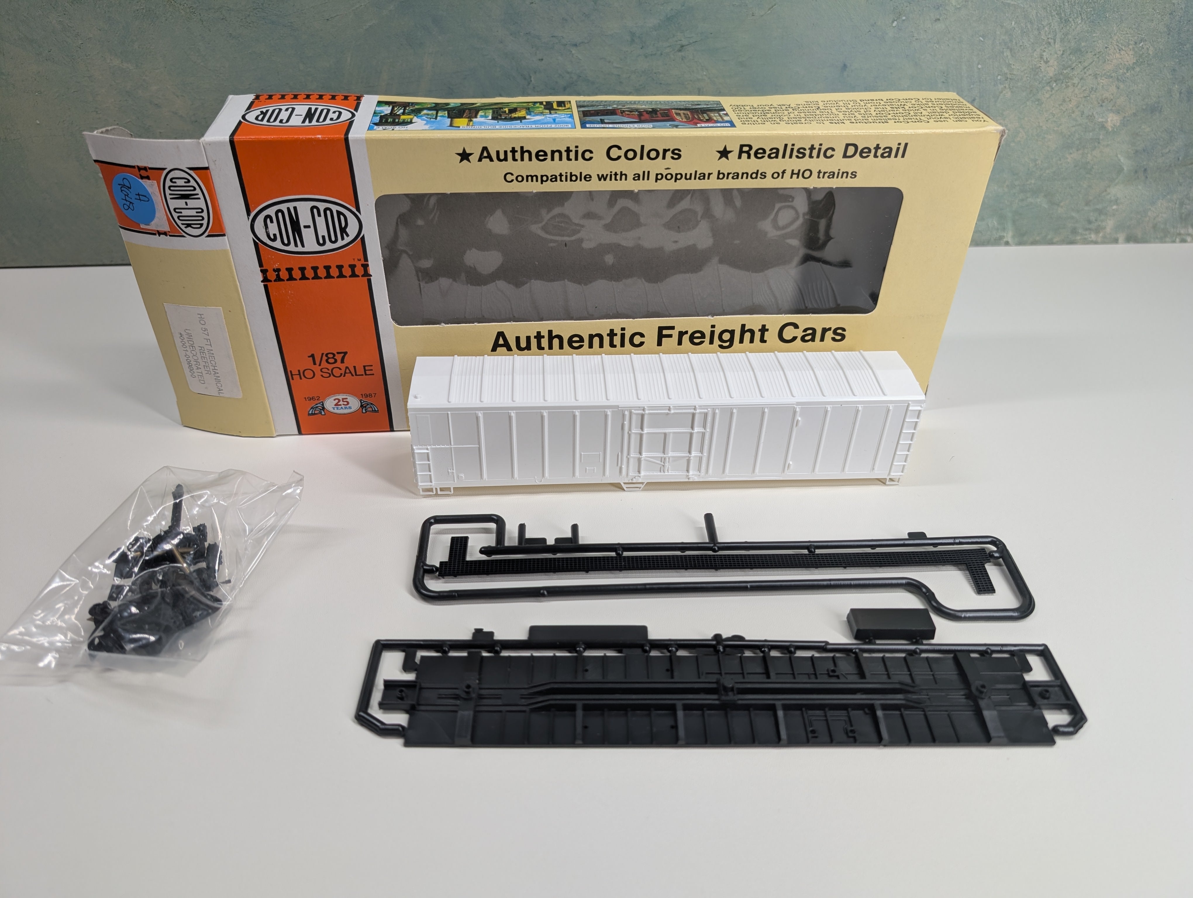 USED Con-Cor 1-009800 HO Scale 57' Mechanical Reefer Box Car Undecorated White KIT