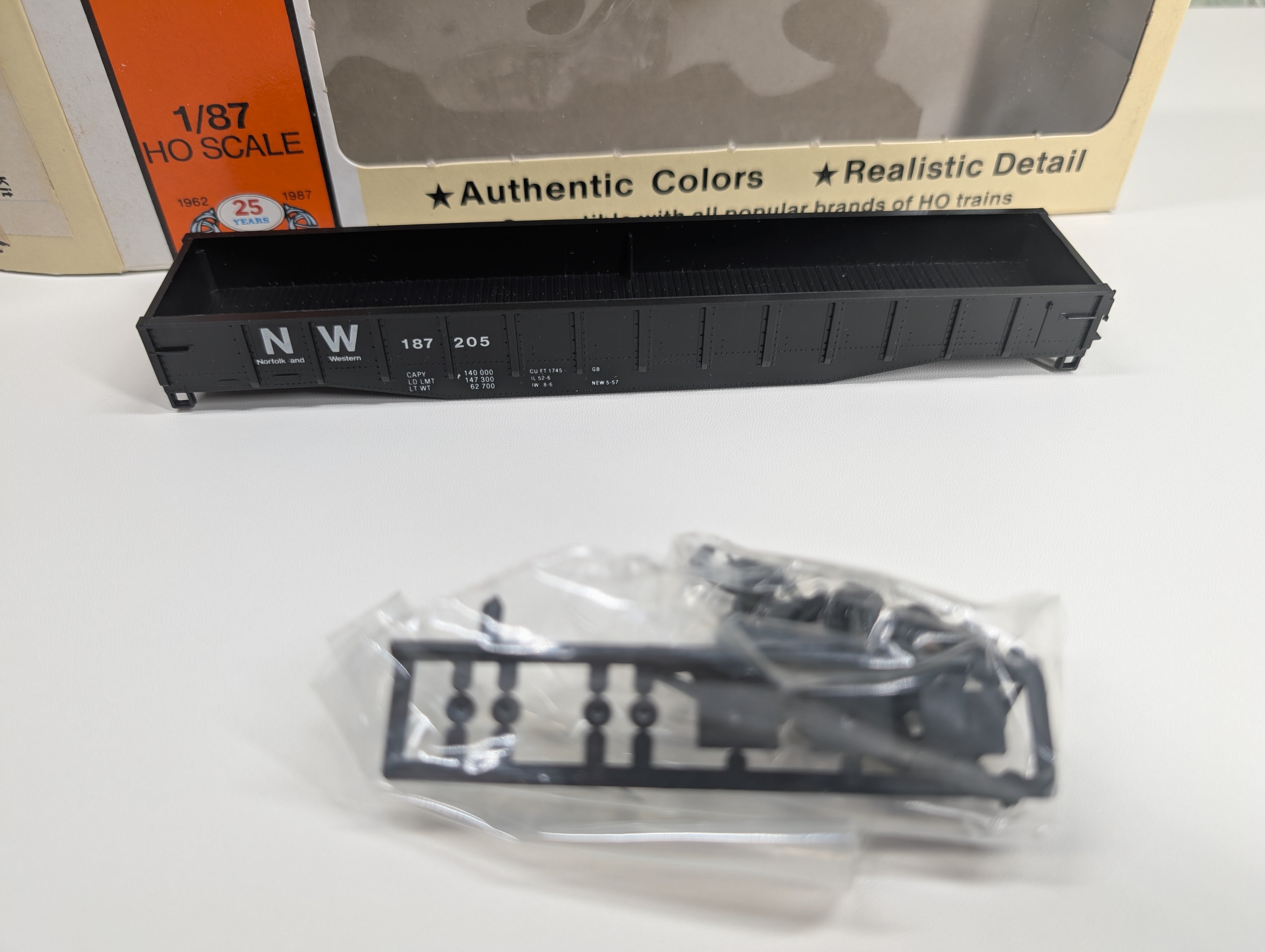 USED Con-Cor 1-009017 HO Scale 54' Mill Gondola Norfolk & Western NW #187205 KIT