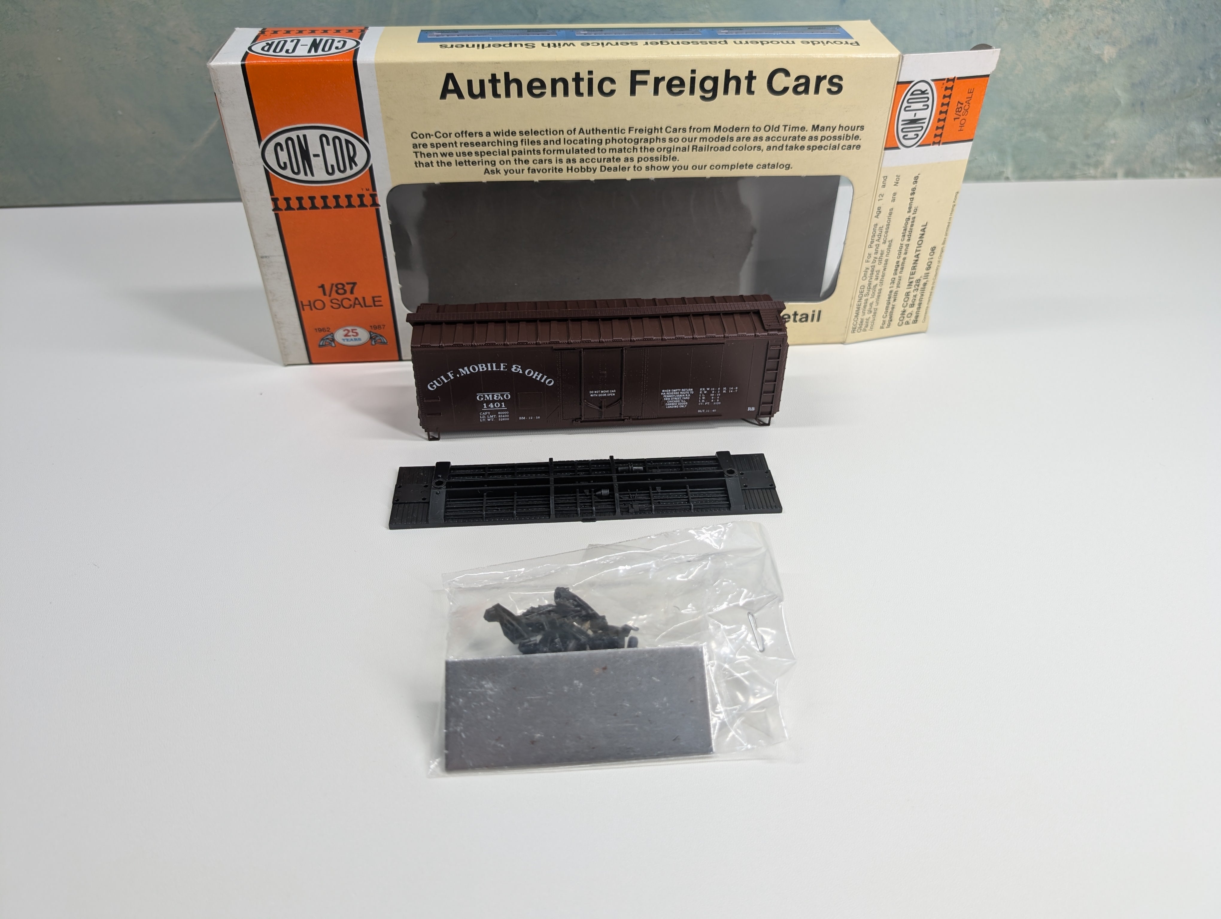 USED Con-Cor HO Scale 40' Insulated Box Car Gulf Mobile & Ohio GM&O #1401 End Cab Custom KIT