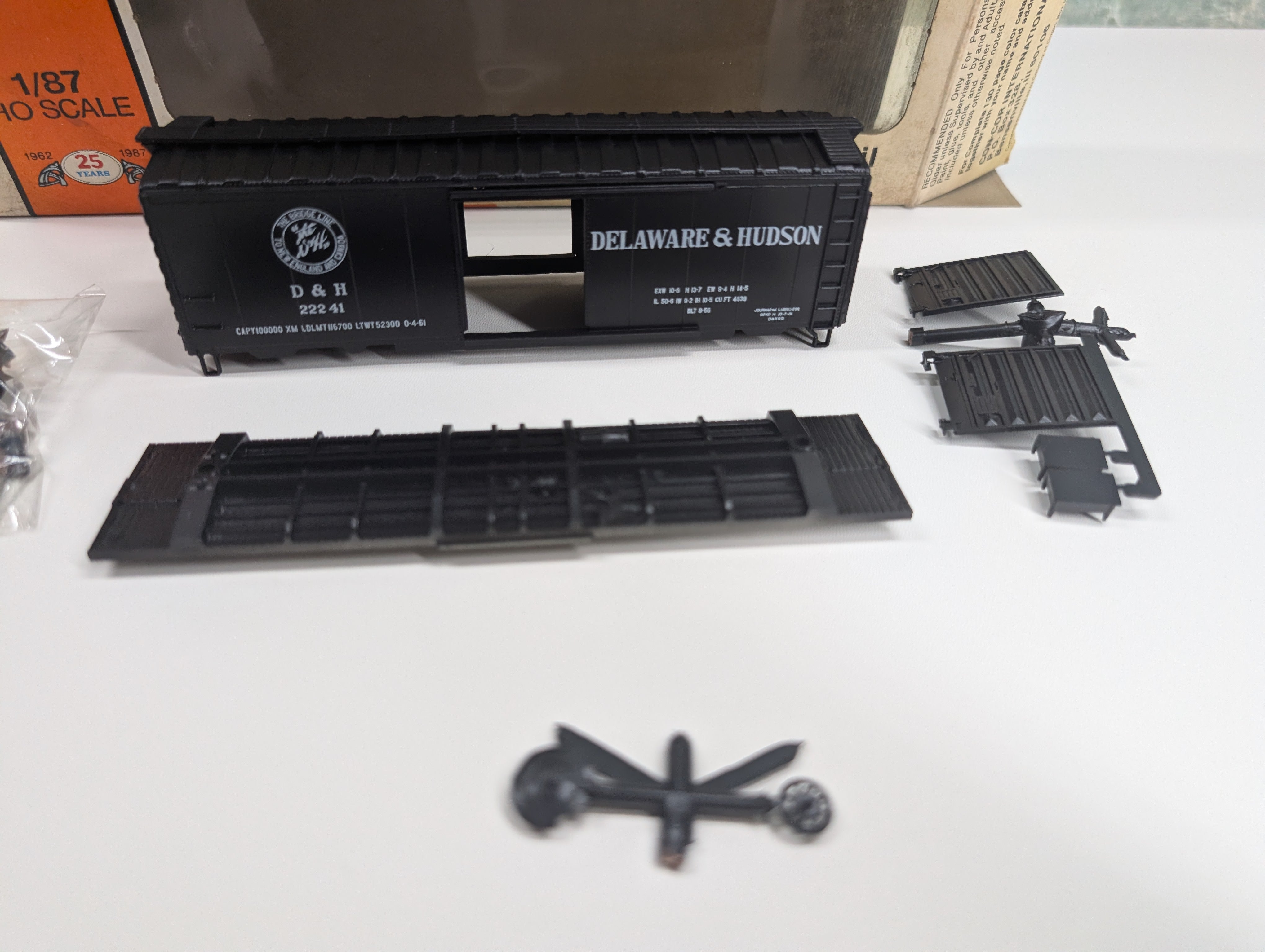 USED Con-Cor 1-009415 HO Scale 40' PS-1 SD Box Car Louisville & Nashville L&N #7427 KIT