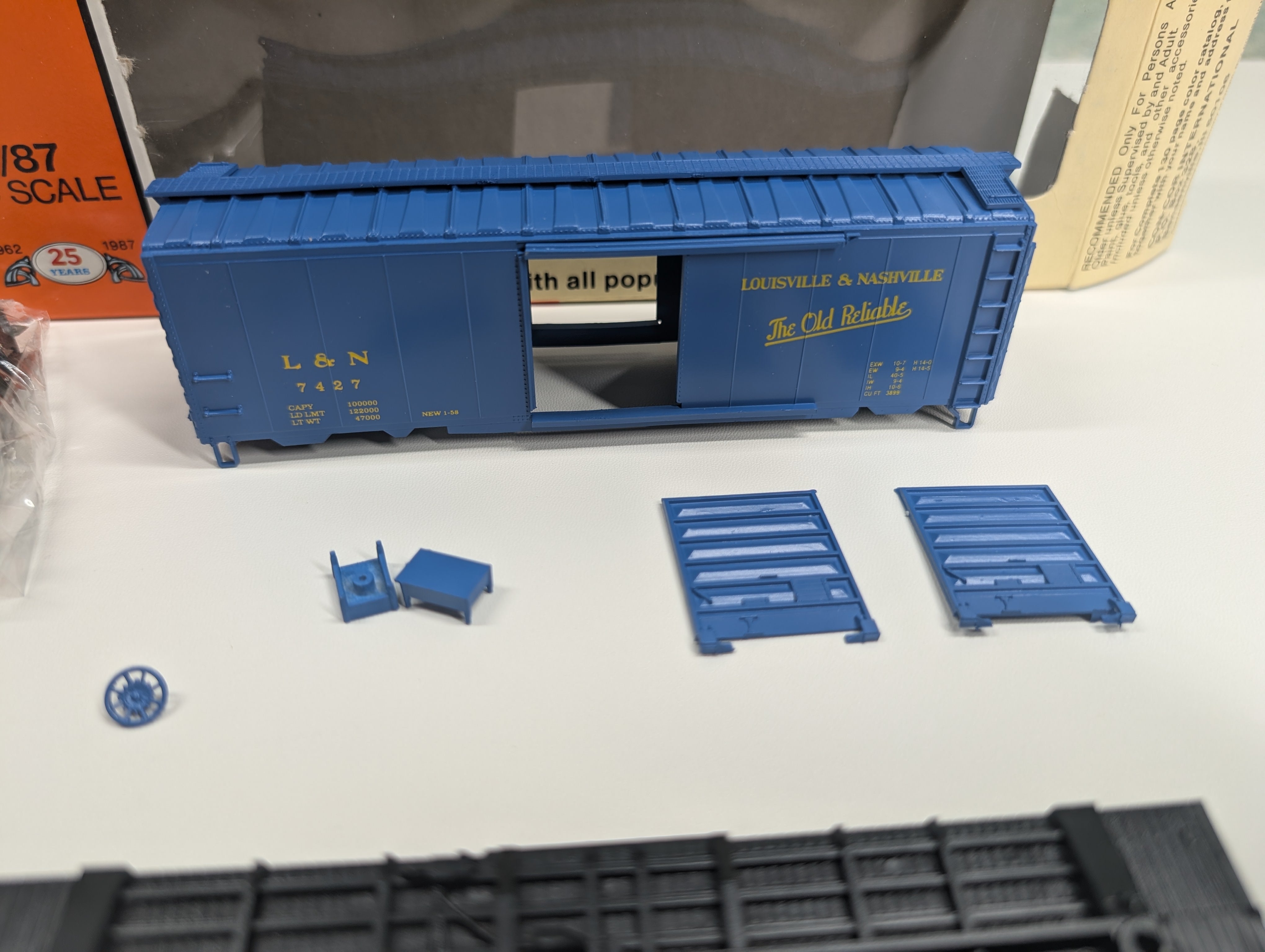 USED Con-Cor 1-009421 HO Scale 40' PS-1 SD Box Car Delaware and Hudson D&H #22241 KIT