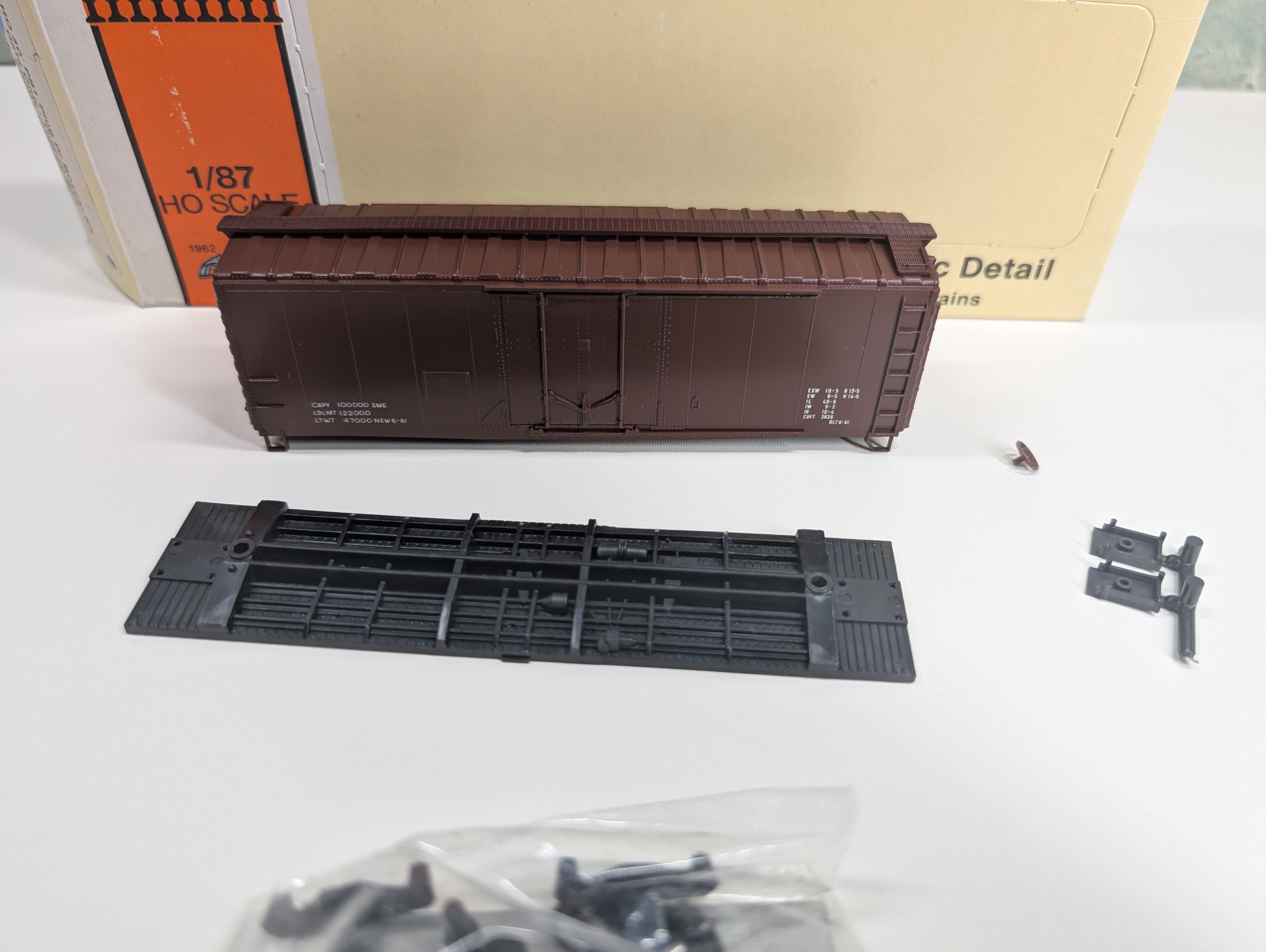 USED Con-Cor 1-009457 HO Scale 40' PS-1 PD Box Car Data Only Tuscan Red KIT