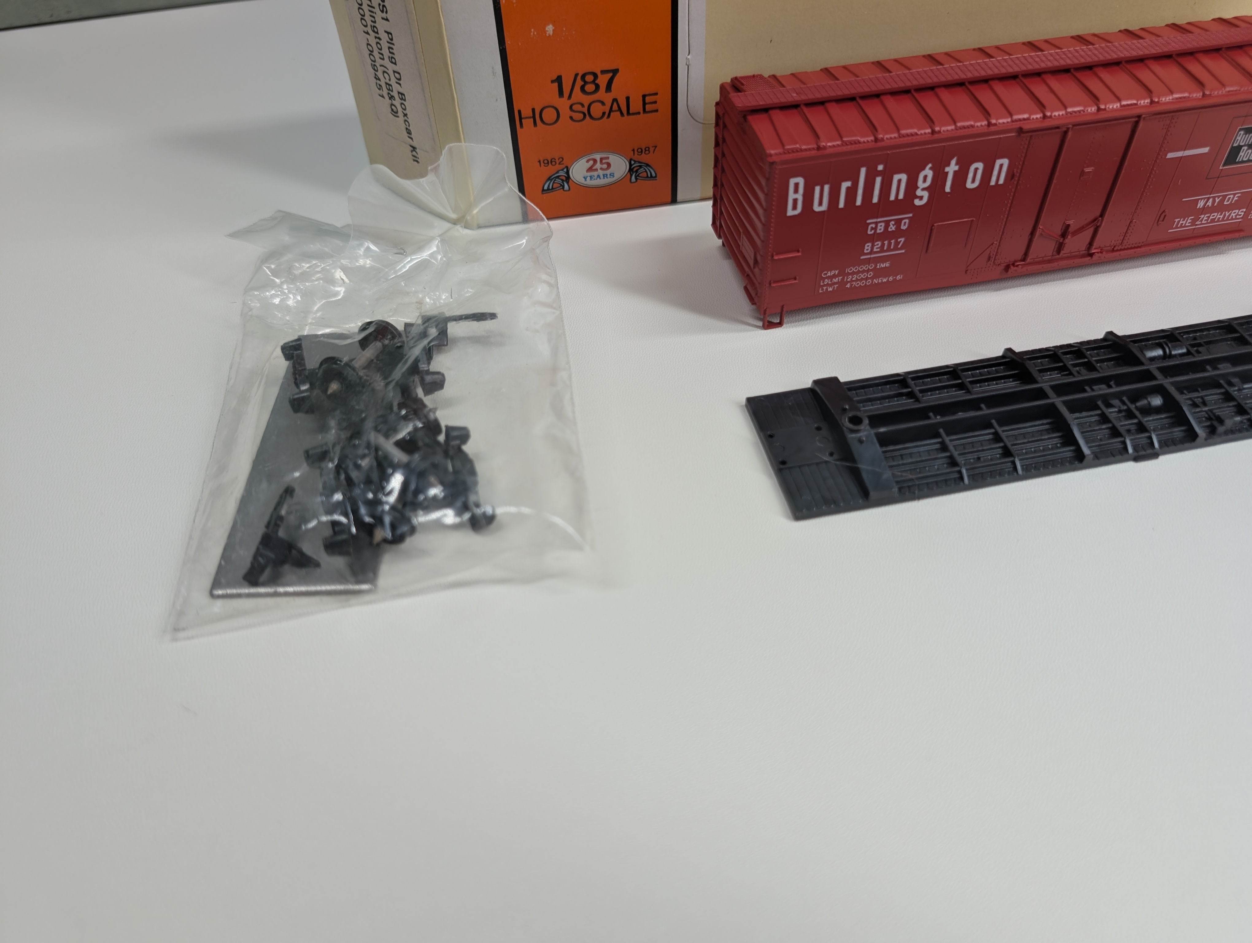 USED Con-Cor 1-009451 HO Scale 40' PS-1 PD Box Car Burlington CB&Q #82117 KIT