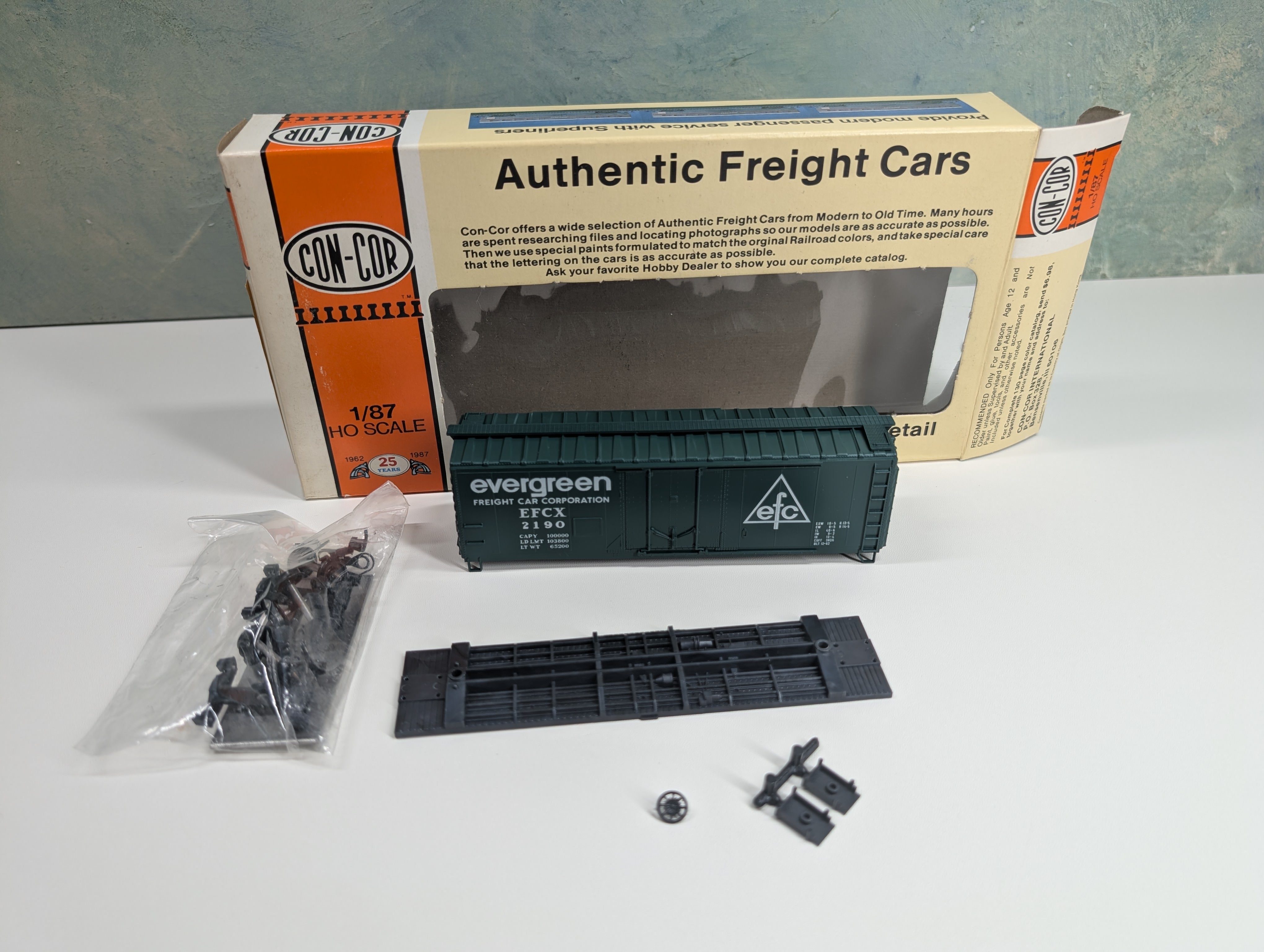 USED Con-Cor 1-009455 HO Scale 40' PS-1 PD Box Car Evergreen Freight Car EFCX #2190 KIT