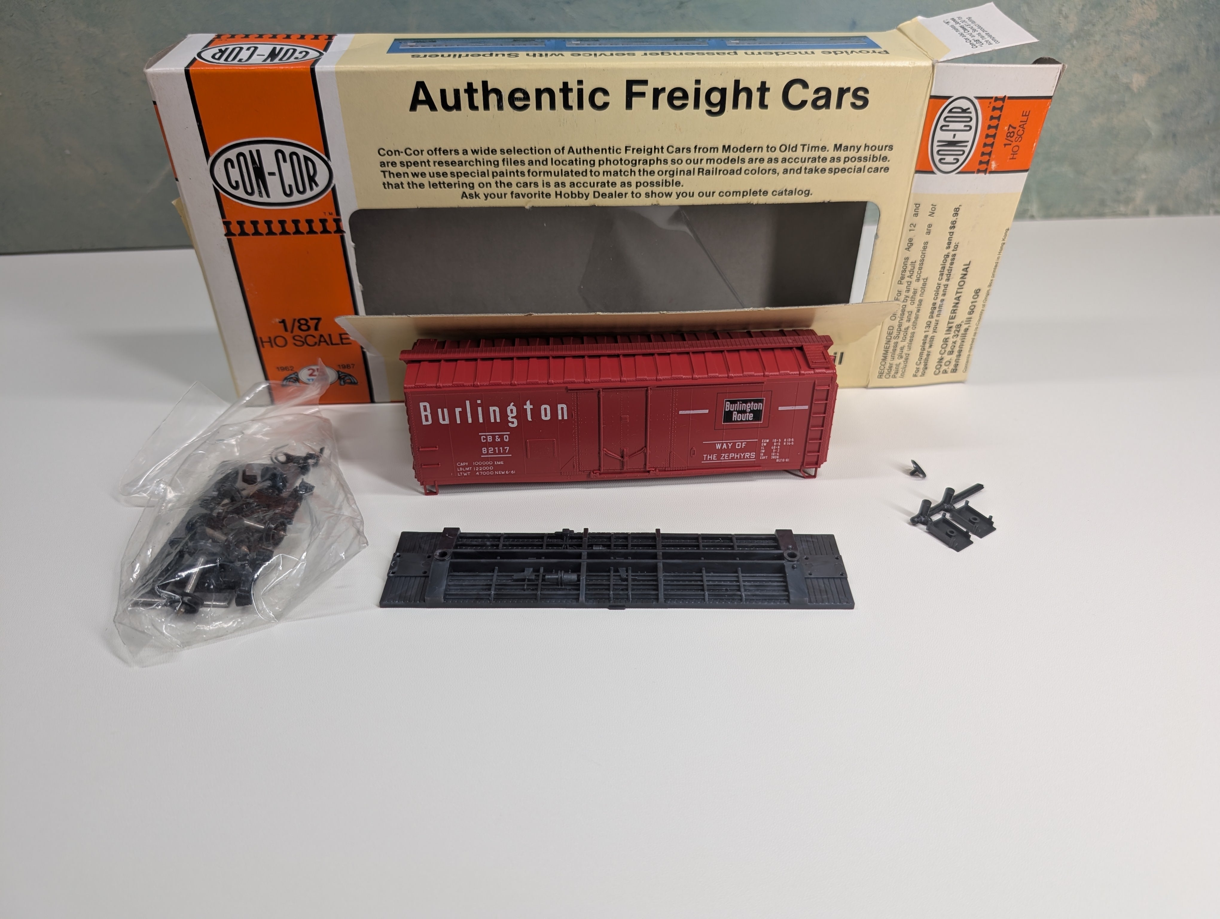USED Con-Cor 1-009451 HO Scale 40' PS-1 PD Box Car Burlington CB&Q #82117 KIT